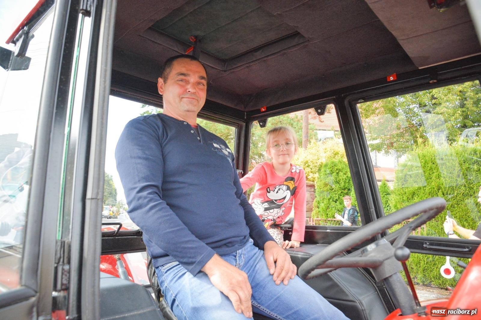 Zdjęcie w galerii na portalu naszraciborz.pl: Pogrzebień gospodarzem dożynek gminnych. Jeden z największych korowodów w powiecie [FOTO i WIDEO] wiadomości z regionu