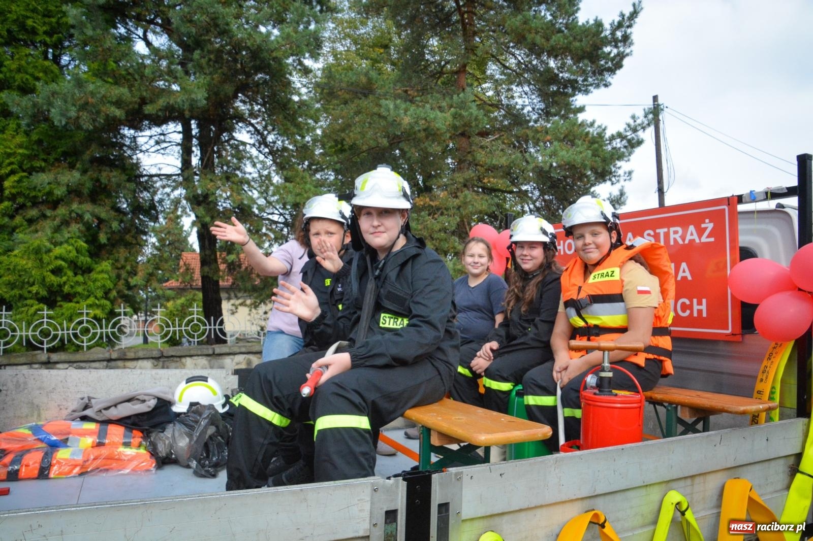 Zdjęcie w galerii na portalu naszraciborz.pl: Pogrzebień gospodarzem dożynek gminnych. Jeden z największych korowodów w powiecie [FOTO i WIDEO] wiadomości z regionu