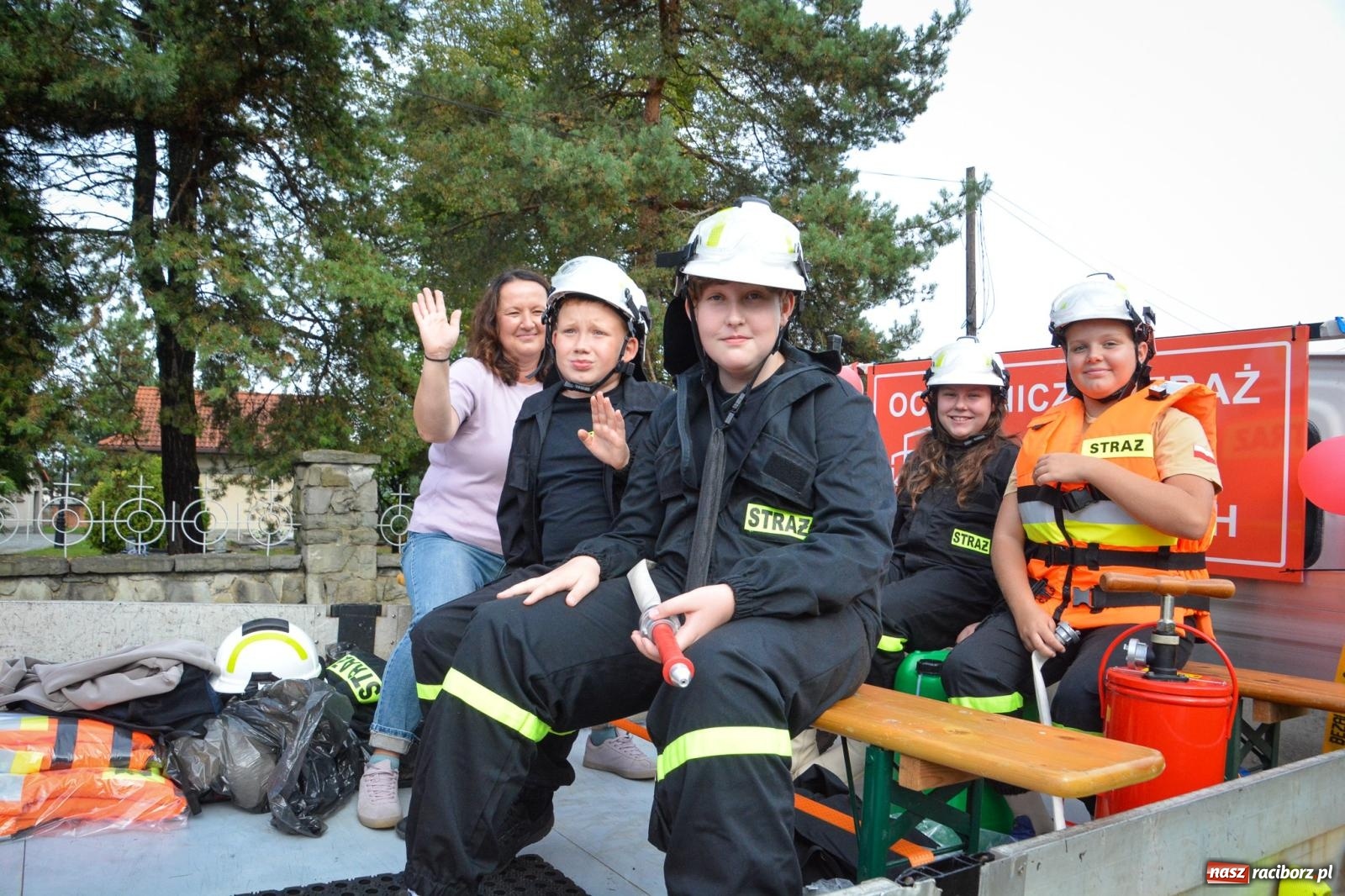 Zdjęcie w galerii na portalu naszraciborz.pl: Pogrzebień gospodarzem dożynek gminnych. Jeden z największych korowodów w powiecie [FOTO i WIDEO] wiadomości z regionu