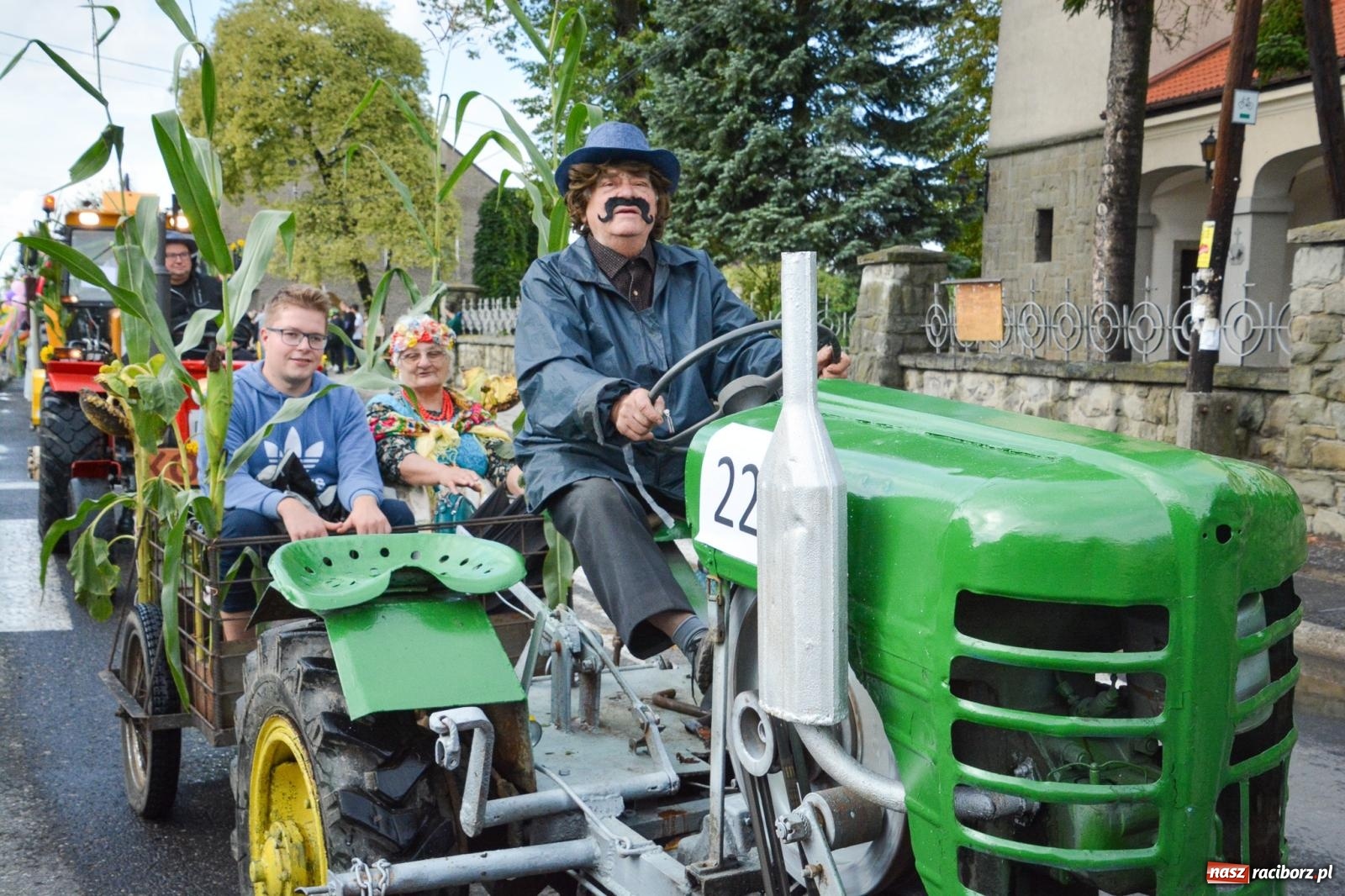 Zdjęcie w galerii na portalu naszraciborz.pl: Pogrzebień gospodarzem dożynek gminnych. Jeden z największych korowodów w powiecie [FOTO i WIDEO] wiadomości z regionu