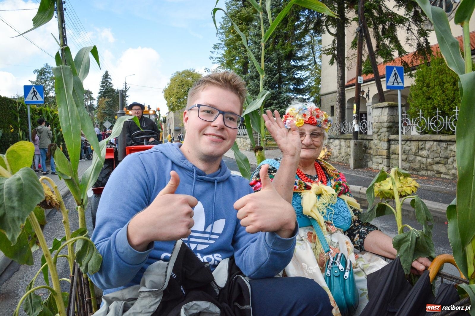 Zdjęcie w galerii na portalu naszraciborz.pl: Pogrzebień gospodarzem dożynek gminnych. Jeden z największych korowodów w powiecie [FOTO i WIDEO] wiadomości z regionu