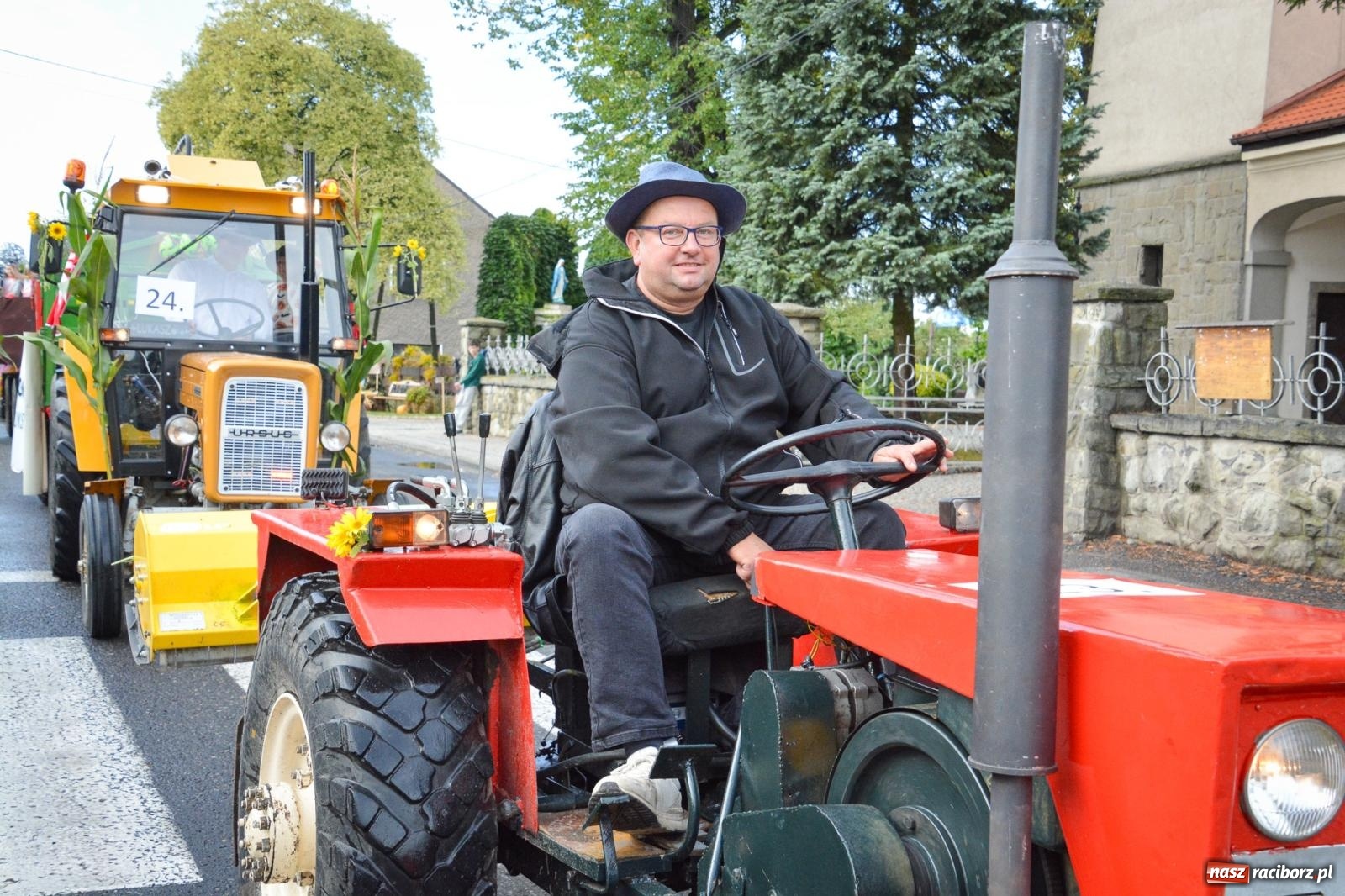 Zdjęcie w galerii na portalu naszraciborz.pl: Pogrzebień gospodarzem dożynek gminnych. Jeden z największych korowodów w powiecie [FOTO i WIDEO] wiadomości z regionu