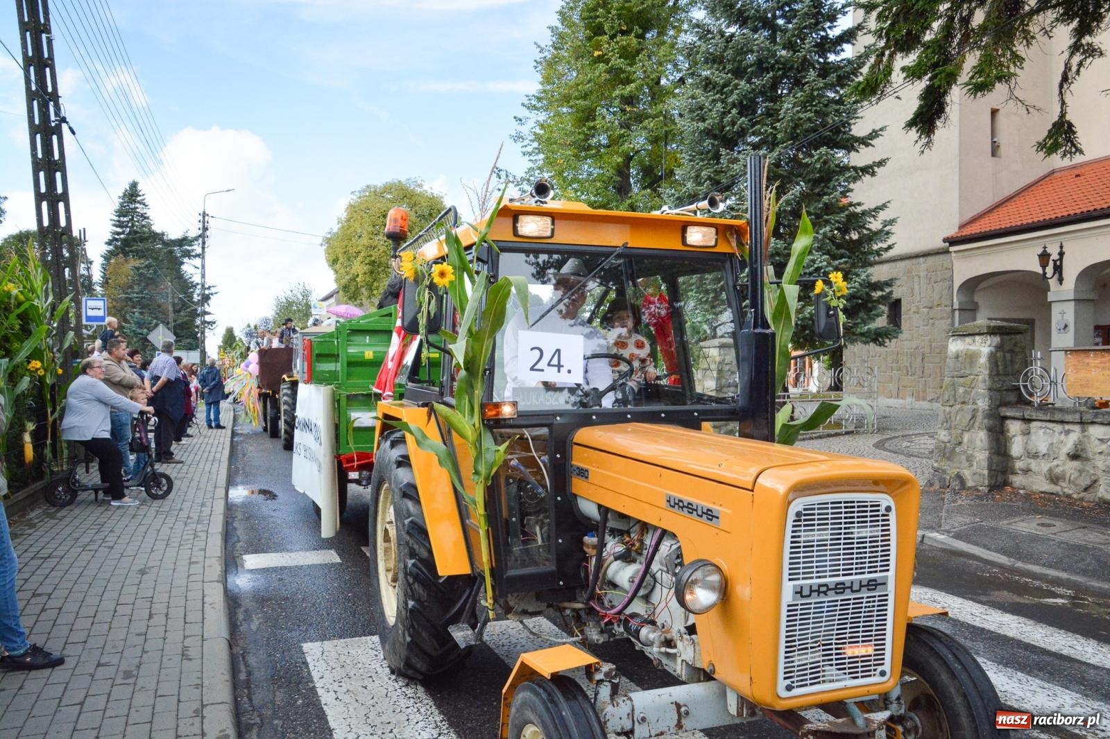 Zdjęcie w galerii na portalu naszraciborz.pl: Pogrzebień gospodarzem dożynek gminnych. Jeden z największych korowodów w powiecie [FOTO i WIDEO] wiadomości z regionu