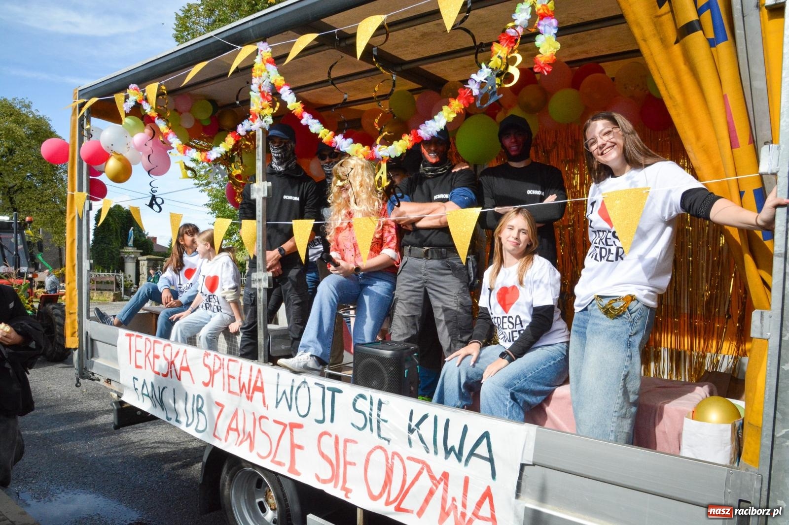 Zdjęcie w galerii na portalu naszraciborz.pl: Pogrzebień gospodarzem dożynek gminnych. Jeden z największych korowodów w powiecie [FOTO i WIDEO] wiadomości z regionu