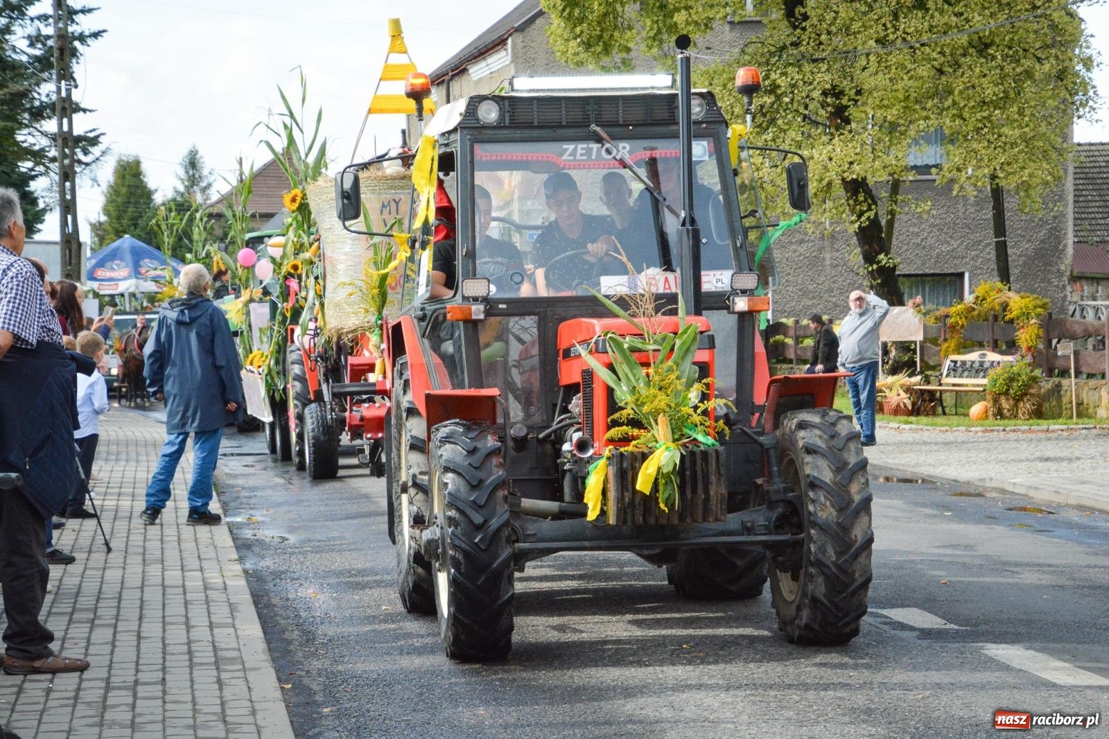 Zdjęcie w galerii na portalu naszraciborz.pl: Pogrzebień gospodarzem dożynek gminnych. Jeden z największych korowodów w powiecie [FOTO i WIDEO] wiadomości z regionu