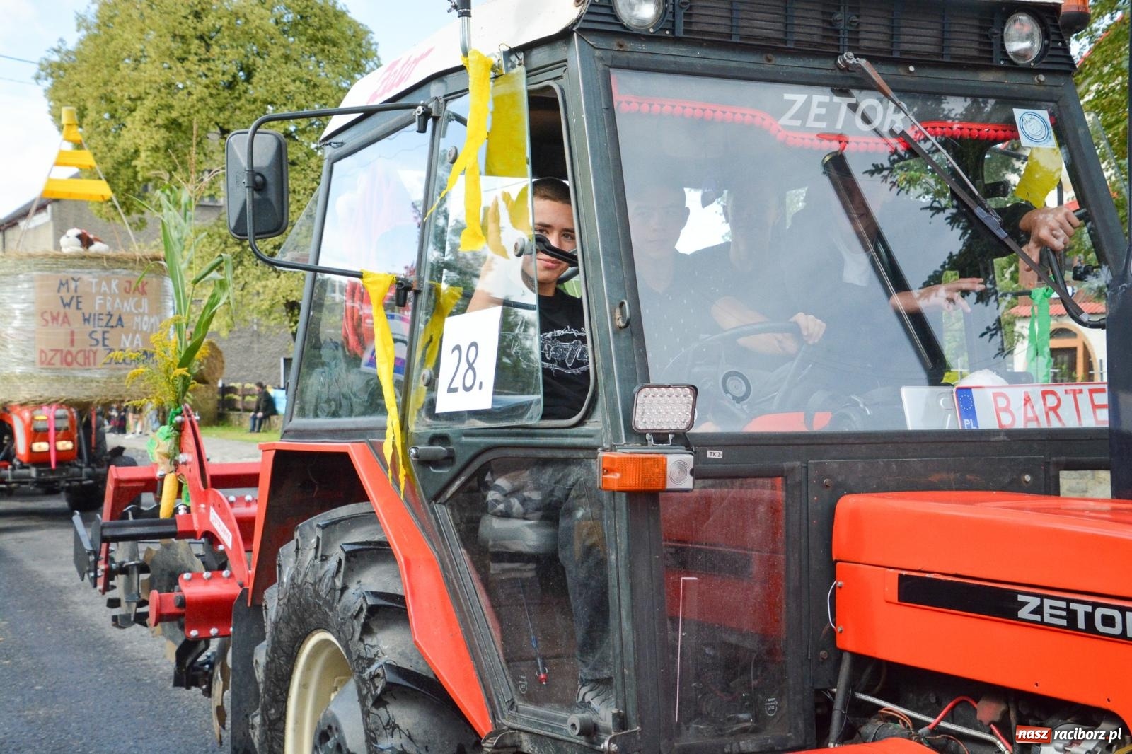 Zdjęcie w galerii na portalu naszraciborz.pl: Pogrzebień gospodarzem dożynek gminnych. Jeden z największych korowodów w powiecie [FOTO i WIDEO] wiadomości z regionu