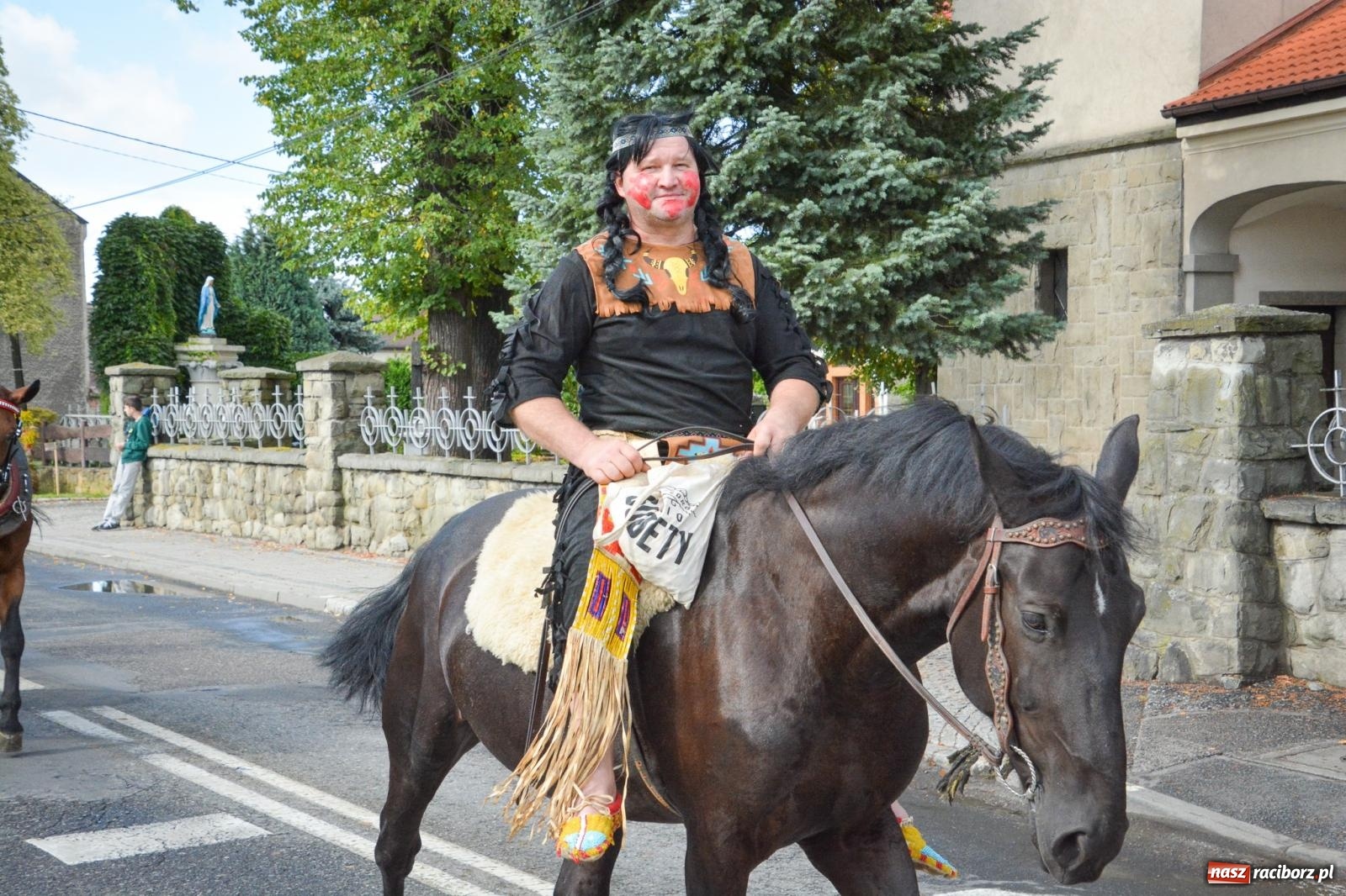 Zdjęcie w galerii na portalu naszraciborz.pl: Pogrzebień gospodarzem dożynek gminnych. Jeden z największych korowodów w powiecie [FOTO i WIDEO] wiadomości z regionu
