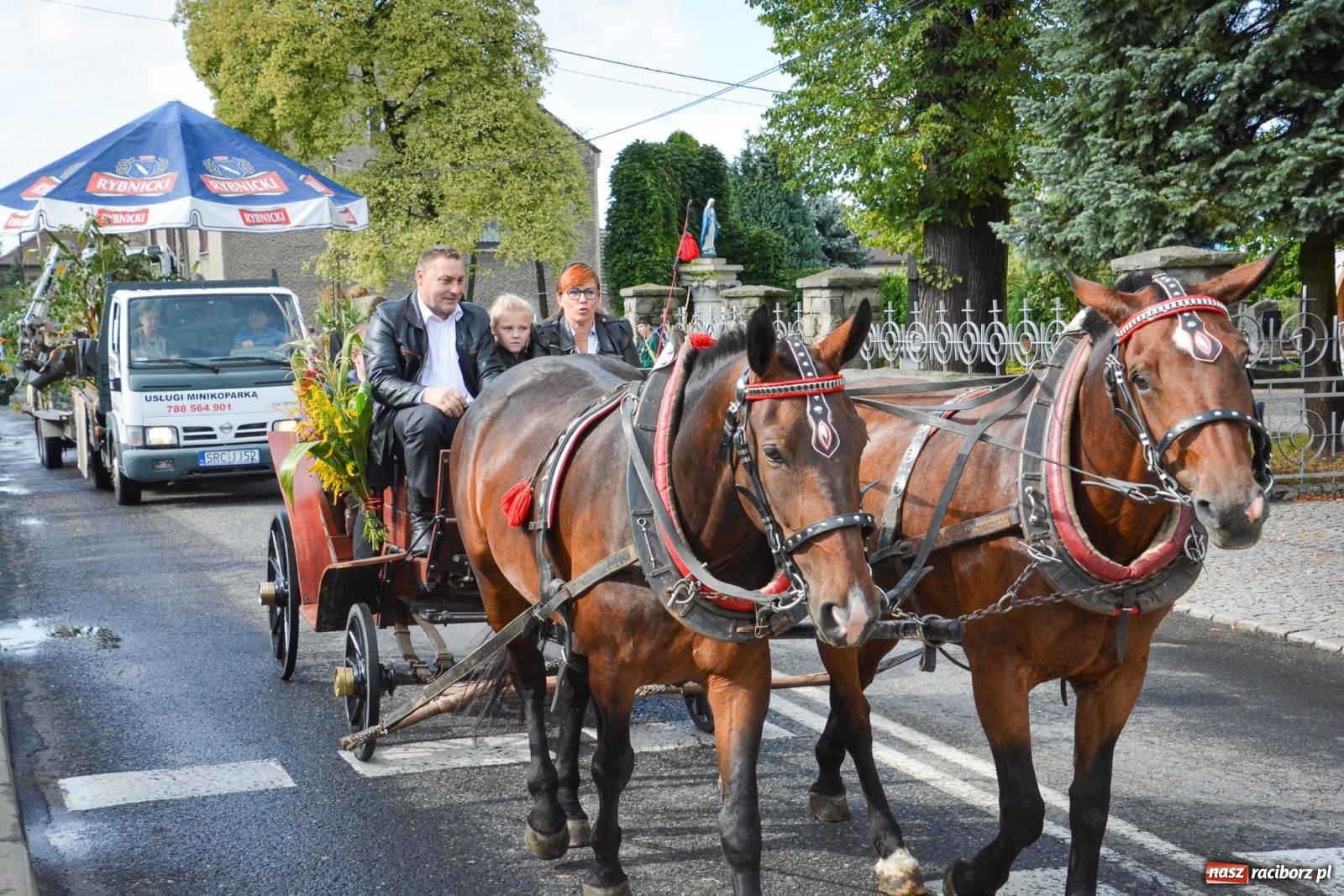 Zdjęcie w galerii na portalu naszraciborz.pl: Pogrzebień gospodarzem dożynek gminnych. Jeden z największych korowodów w powiecie [FOTO i WIDEO] wiadomości z regionu