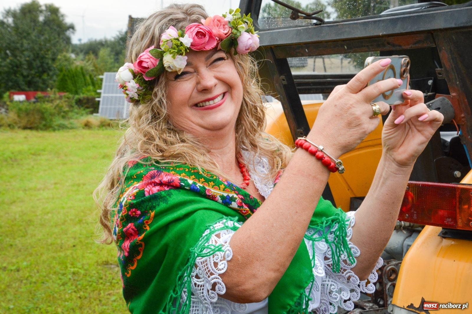 Zdjęcie w galerii na portalu naszraciborz.pl: Samborowice na bursztynowym szlaku. Dożynki 2025 pełne humoru i tradycji [FOTO i WIDEO] wiadomości z regionu