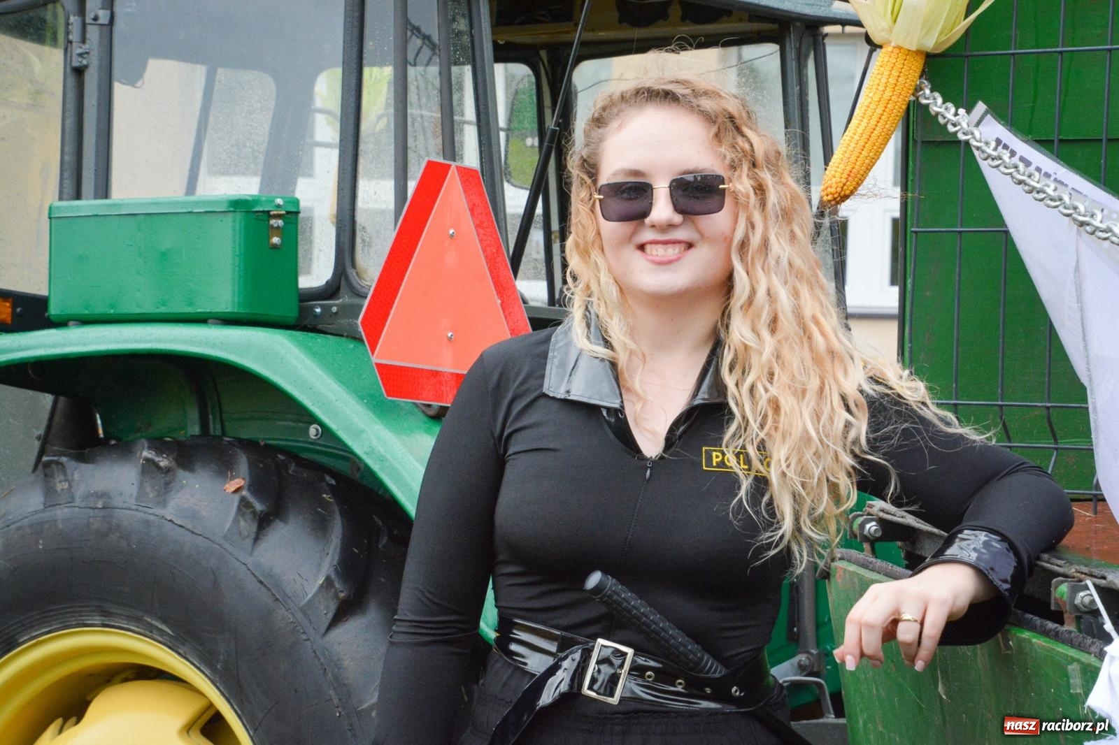 Zdjęcie w galerii na portalu naszraciborz.pl: Samborowice na bursztynowym szlaku. Dożynki 2025 pełne humoru i tradycji [FOTO i WIDEO] wiadomości z regionu