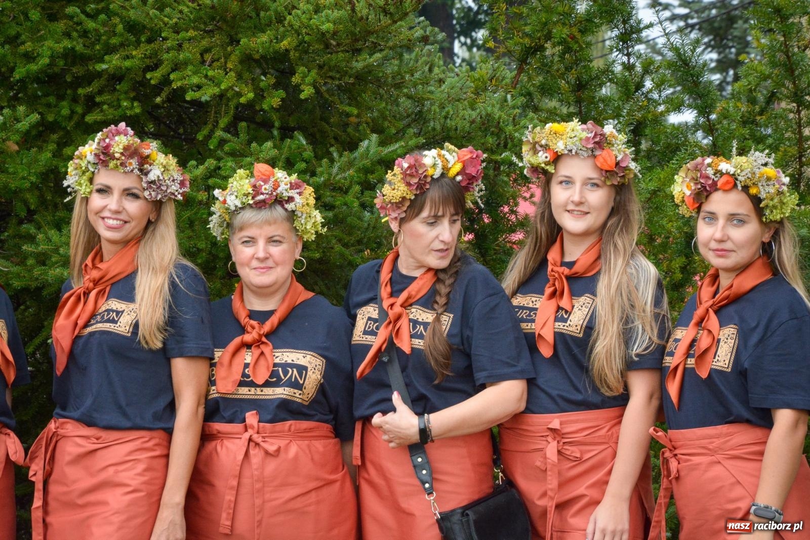 Zdjęcie w galerii na portalu naszraciborz.pl: Samborowice na bursztynowym szlaku. Dożynki 2025 pełne humoru i tradycji [FOTO i WIDEO] wiadomości z regionu