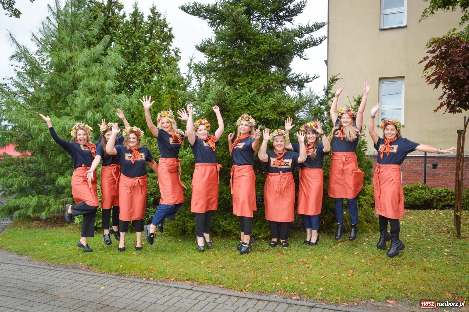 Zdjęcie w galerii na portalu naszraciborz.pl: Samborowice na bursztynowym szlaku. Dożynki 2025 pełne humoru i tradycji [FOTO i WIDEO] wiadomości z regionu