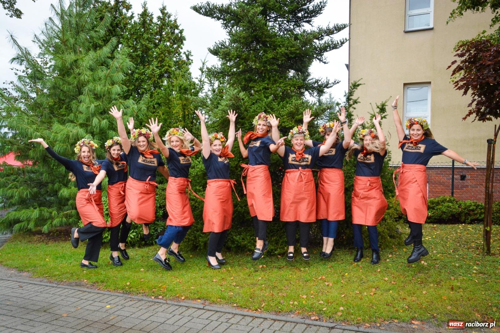 Zdjęcie w galerii na portalu naszraciborz.pl: Samborowice na bursztynowym szlaku. Dożynki 2025 pełne humoru i tradycji [FOTO i WIDEO] wiadomości z regionu