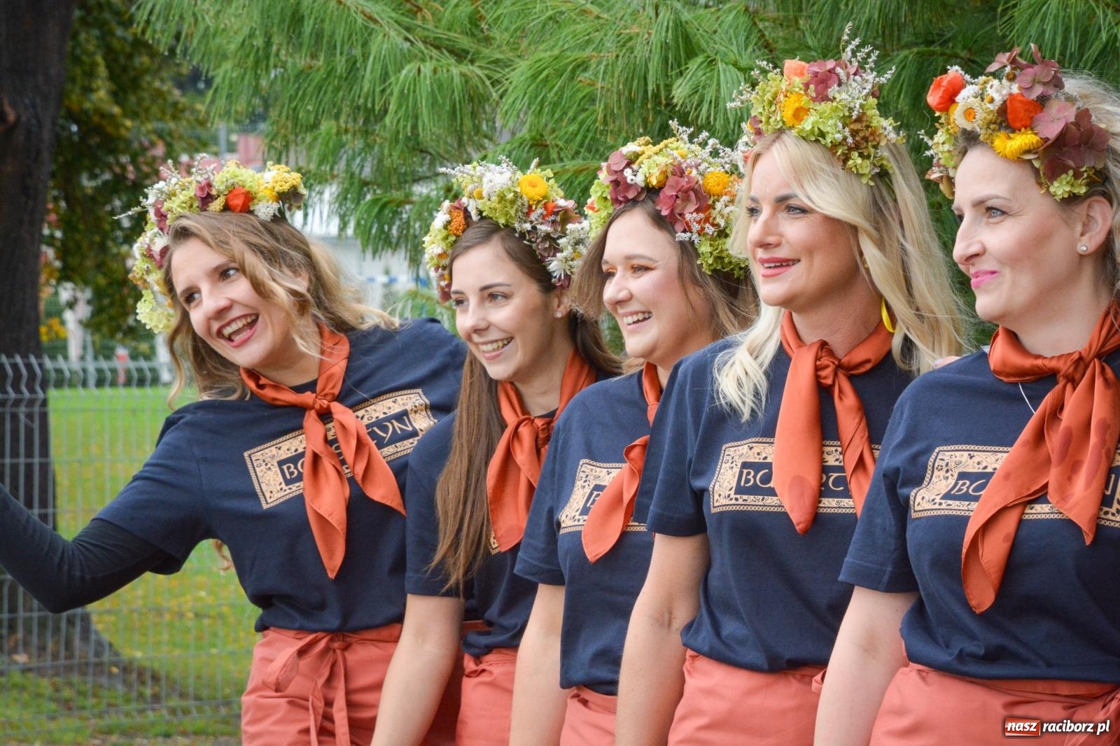 Zdjęcie w galerii na portalu naszraciborz.pl: Samborowice na bursztynowym szlaku. Dożynki 2025 pełne humoru i tradycji [FOTO i WIDEO] wiadomości z regionu