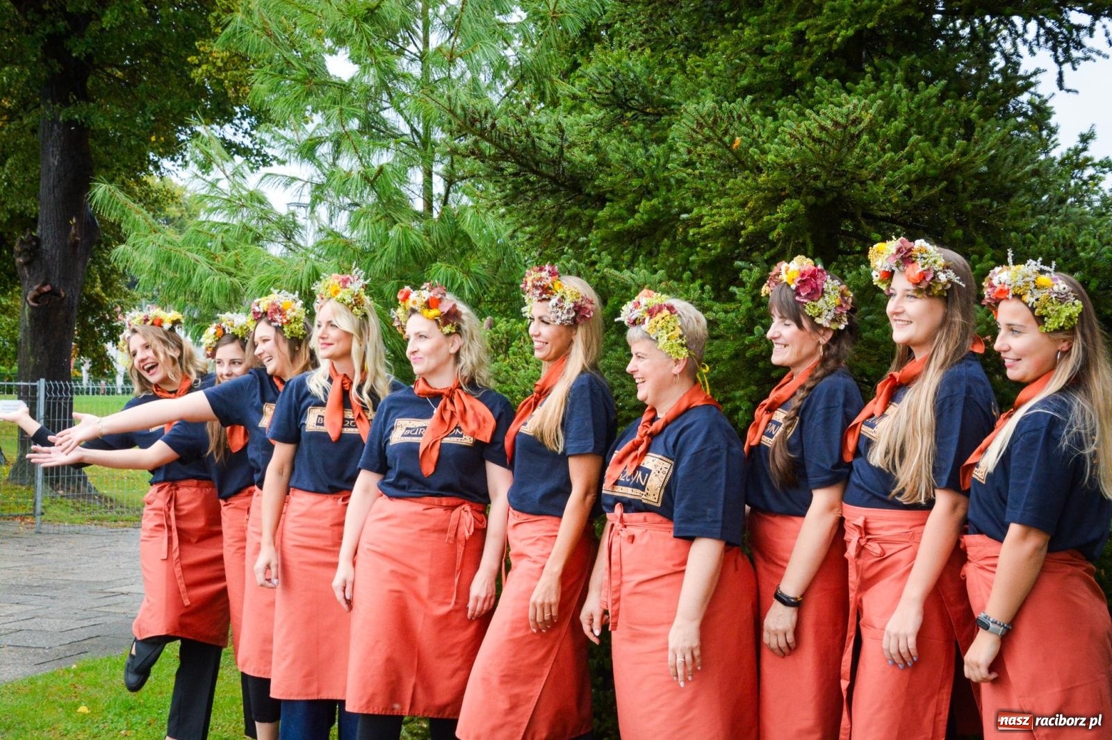 Zdjęcie w galerii na portalu naszraciborz.pl: Samborowice na bursztynowym szlaku. Dożynki 2025 pełne humoru i tradycji [FOTO i WIDEO] wiadomości z regionu