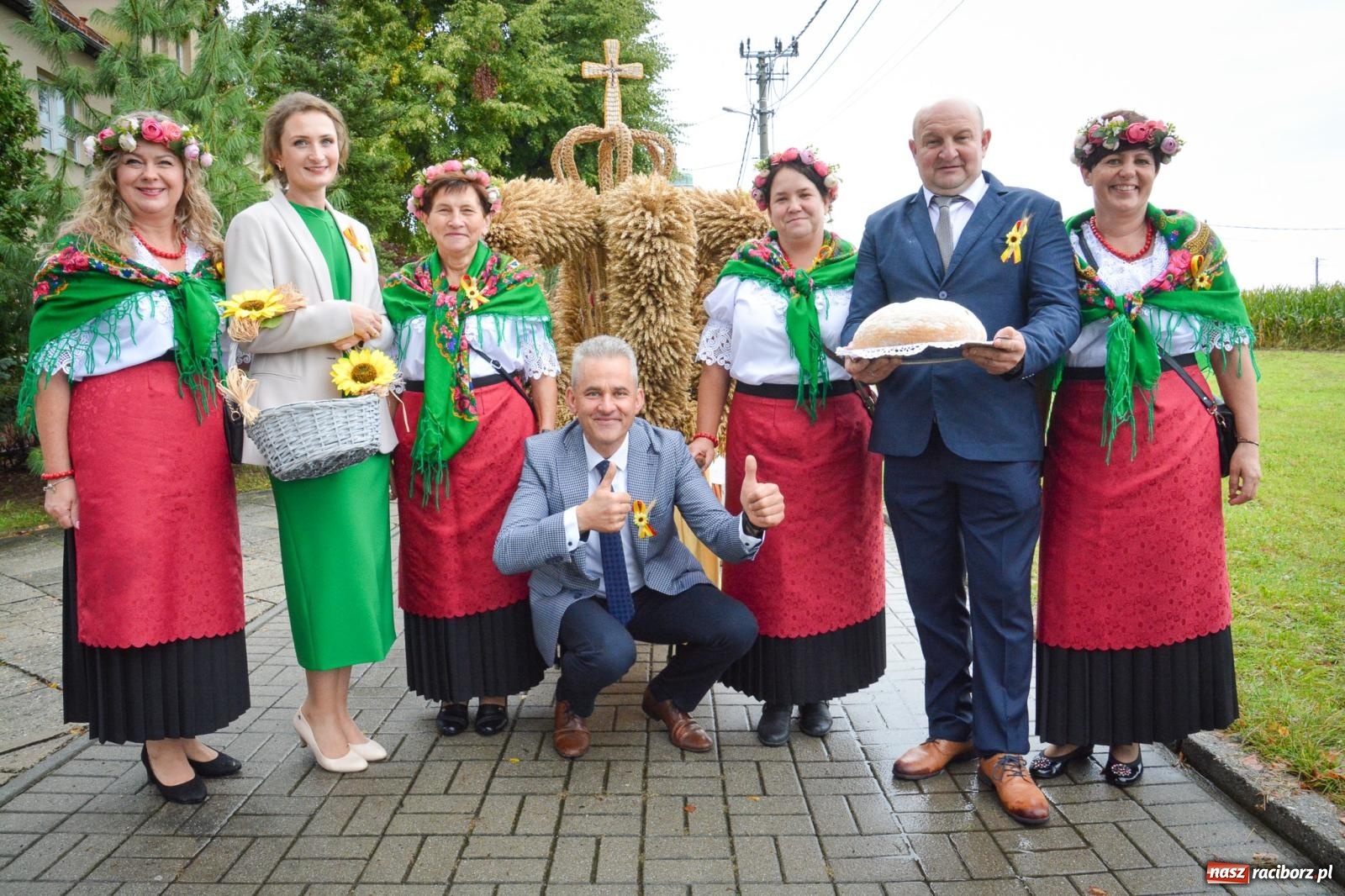 Zdjęcie w galerii na portalu naszraciborz.pl: Samborowice na bursztynowym szlaku. Dożynki 2025 pełne humoru i tradycji [FOTO i WIDEO] wiadomości z regionu