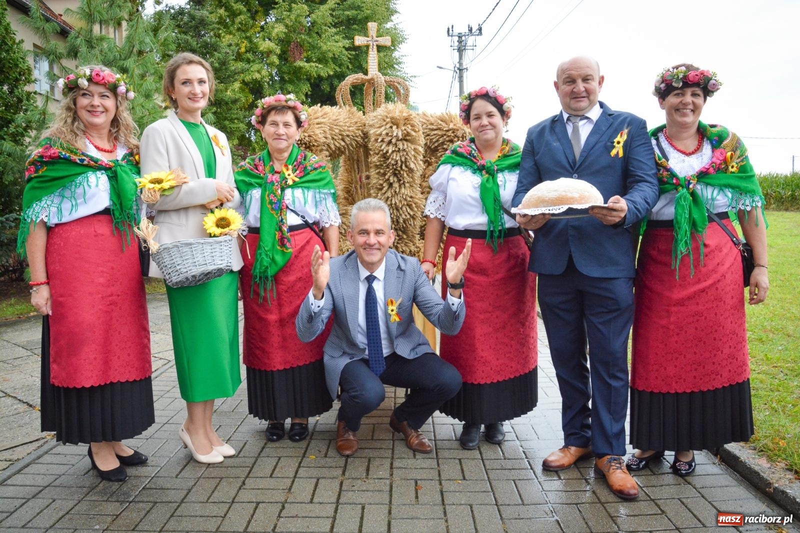 Zdjęcie w galerii na portalu naszraciborz.pl: Samborowice na bursztynowym szlaku. Dożynki 2025 pełne humoru i tradycji [FOTO i WIDEO] wiadomości z regionu