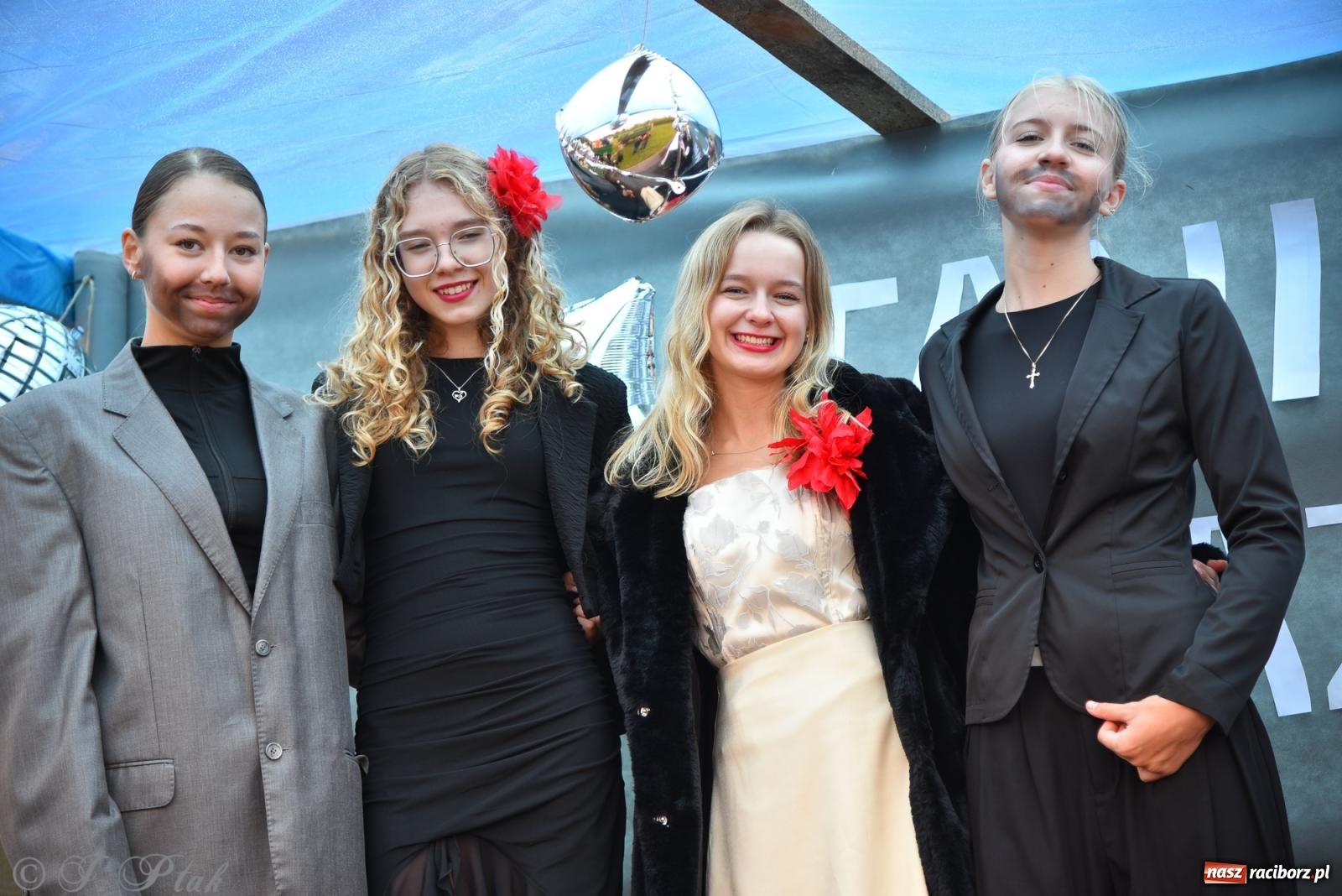 Zdjęcie w galerii na portalu naszraciborz.pl: Samborowice na bursztynowym szlaku. Dożynki 2025 pełne humoru i tradycji [FOTO i WIDEO] wiadomości z regionu