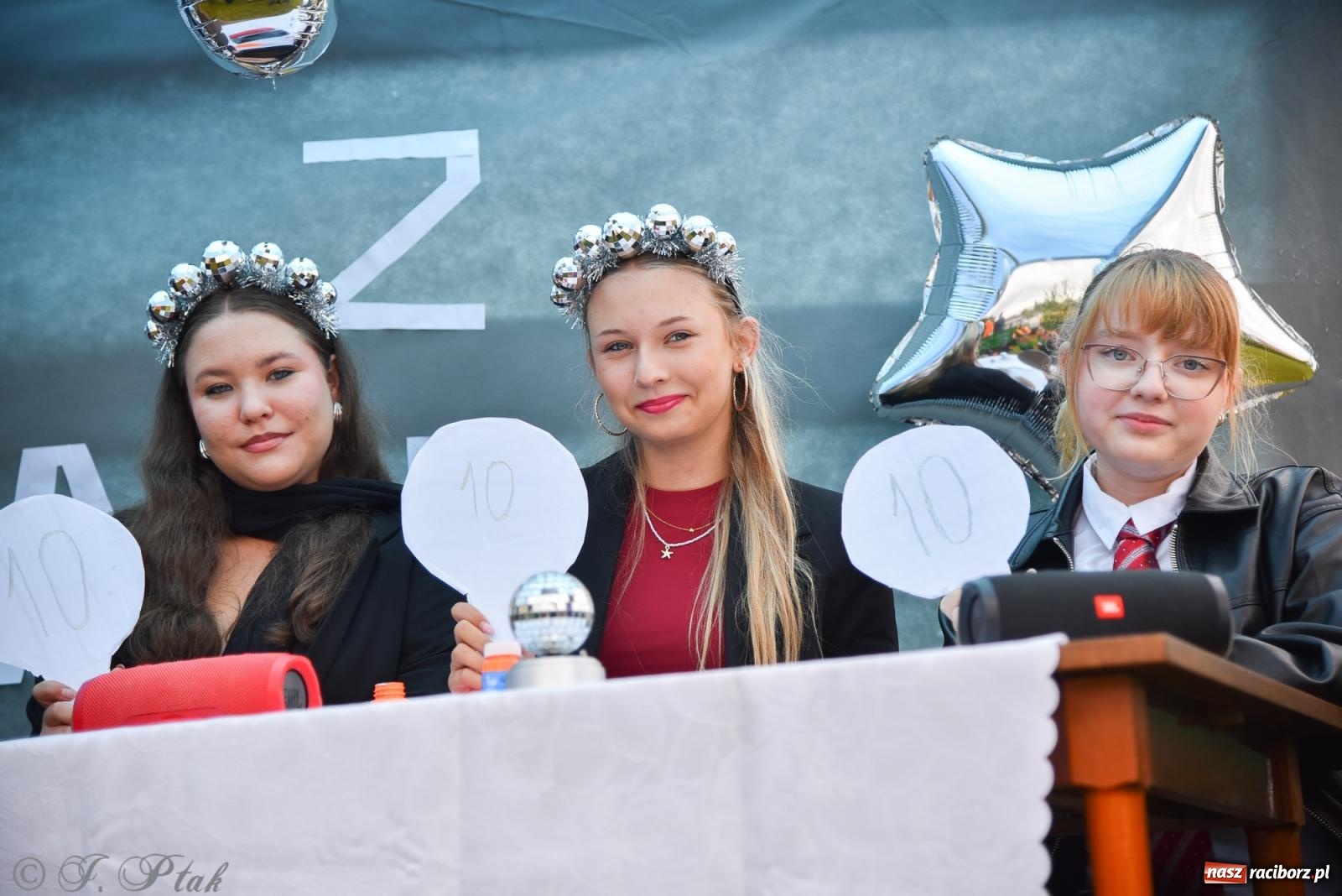 Zdjęcie w galerii na portalu naszraciborz.pl: Samborowice na bursztynowym szlaku. Dożynki 2025 pełne humoru i tradycji [FOTO i WIDEO] wiadomości z regionu