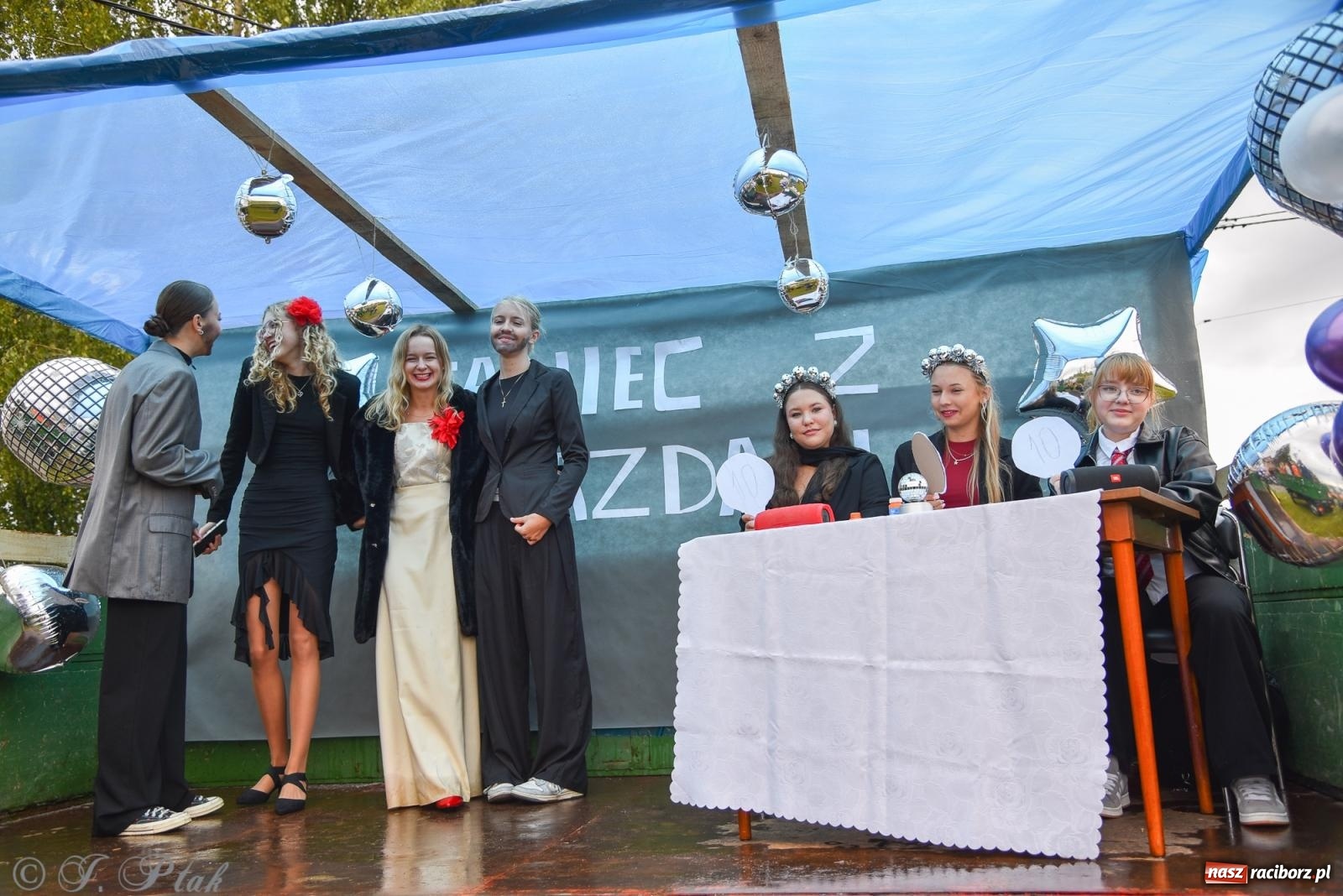 Zdjęcie w galerii na portalu naszraciborz.pl: Samborowice na bursztynowym szlaku. Dożynki 2025 pełne humoru i tradycji [FOTO i WIDEO] wiadomości z regionu