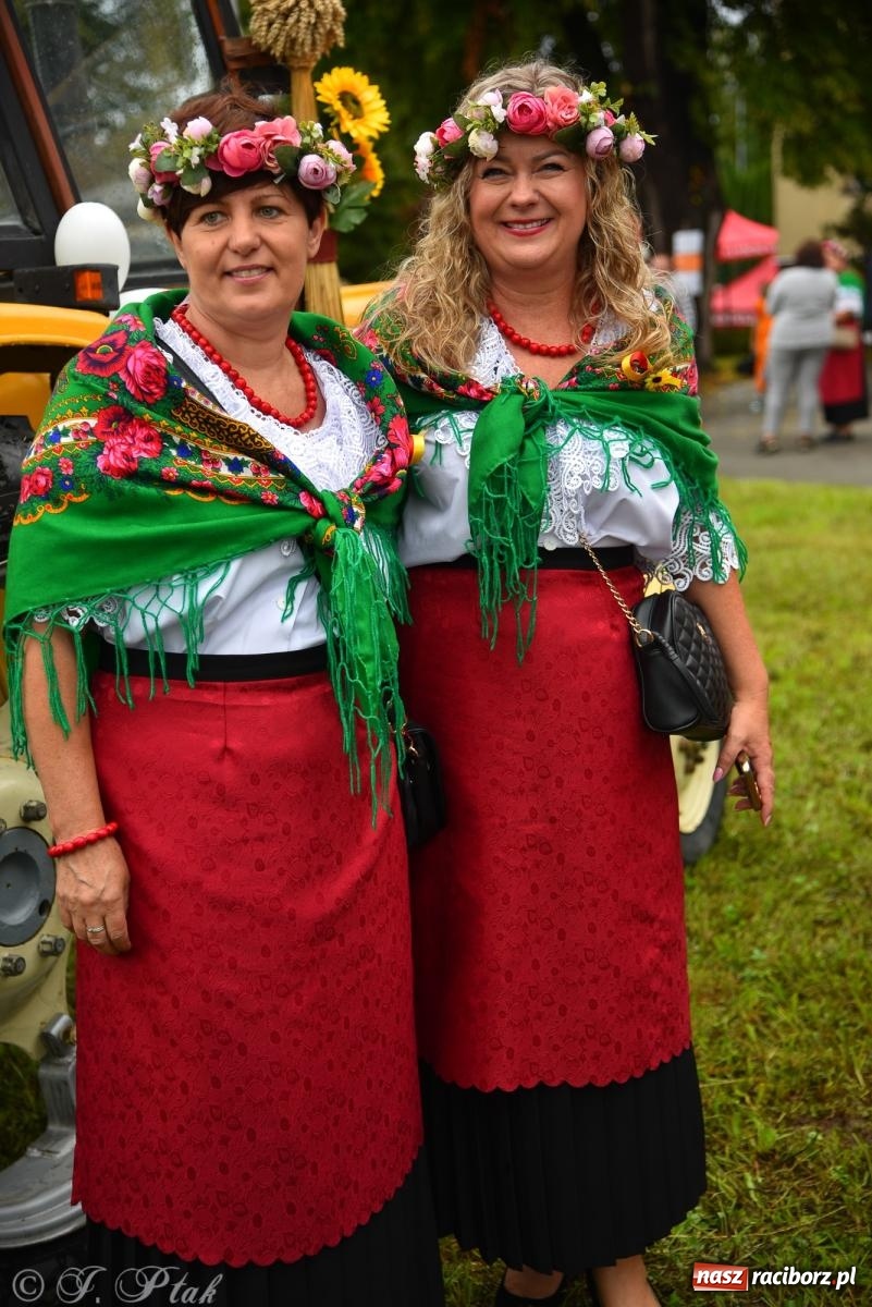 Zdjęcie w galerii na portalu naszraciborz.pl: Samborowice na bursztynowym szlaku. Dożynki 2025 pełne humoru i tradycji [FOTO i WIDEO] wiadomości z regionu