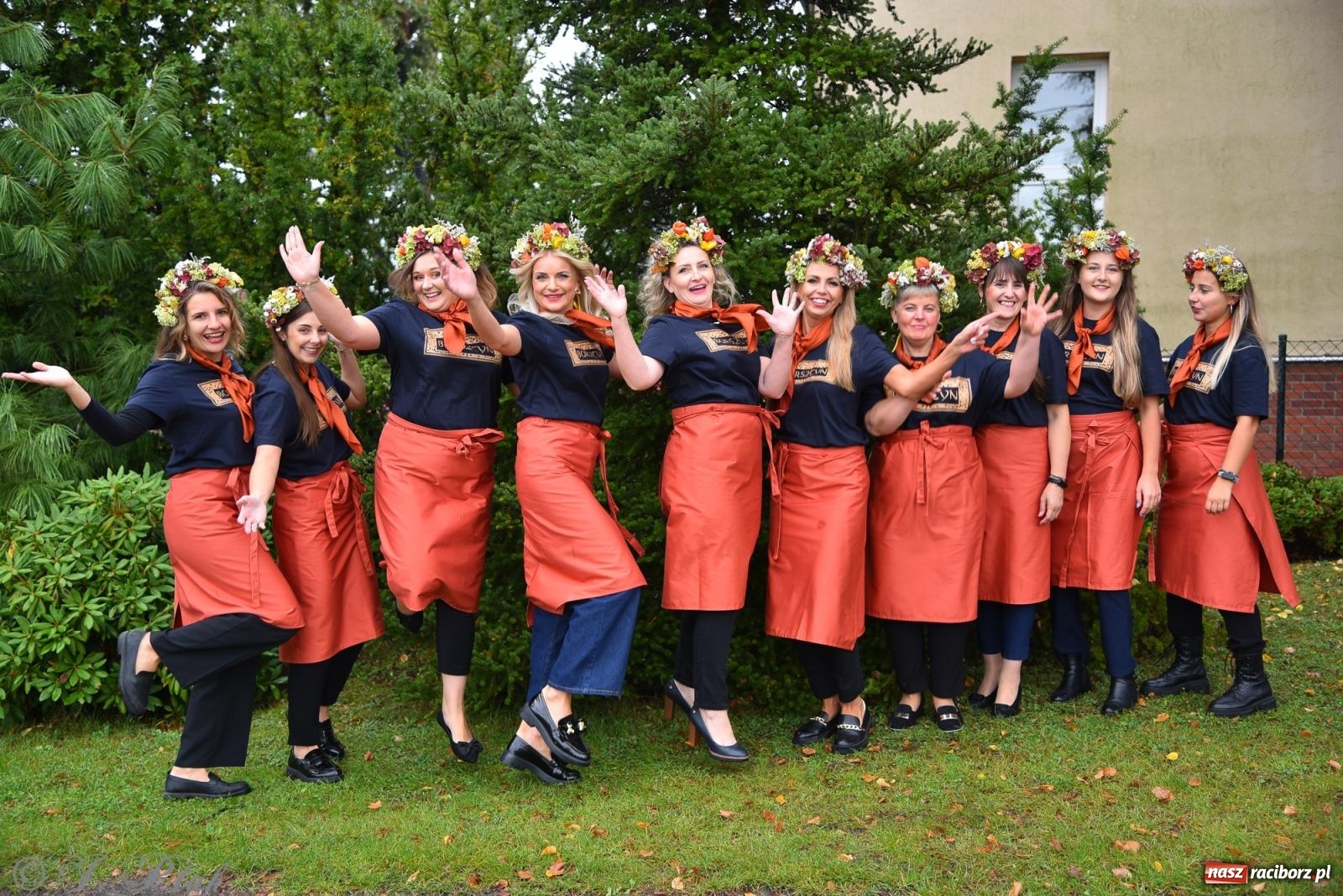 Zdjęcie w galerii na portalu naszraciborz.pl: Samborowice na bursztynowym szlaku. Dożynki 2025 pełne humoru i tradycji [FOTO i WIDEO] wiadomości z regionu