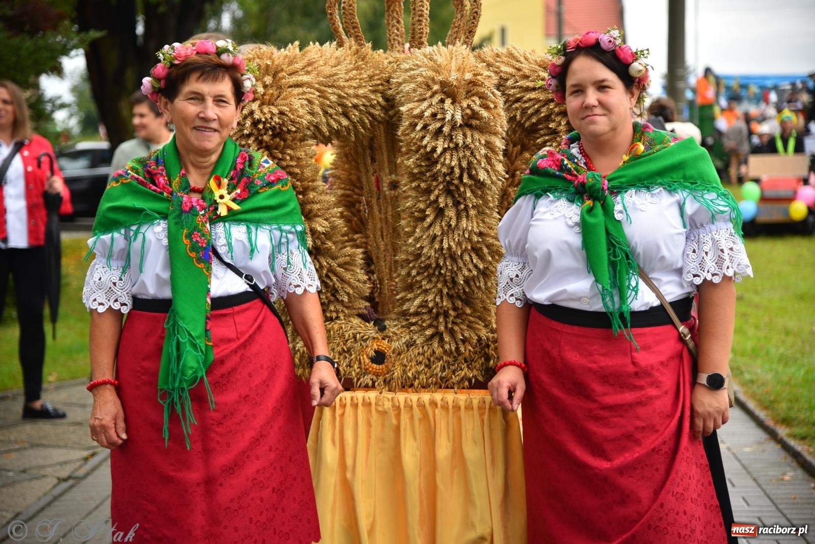 Zdjęcie w galerii na portalu naszraciborz.pl: Samborowice na bursztynowym szlaku. Dożynki 2025 pełne humoru i tradycji [FOTO i WIDEO] wiadomości z regionu