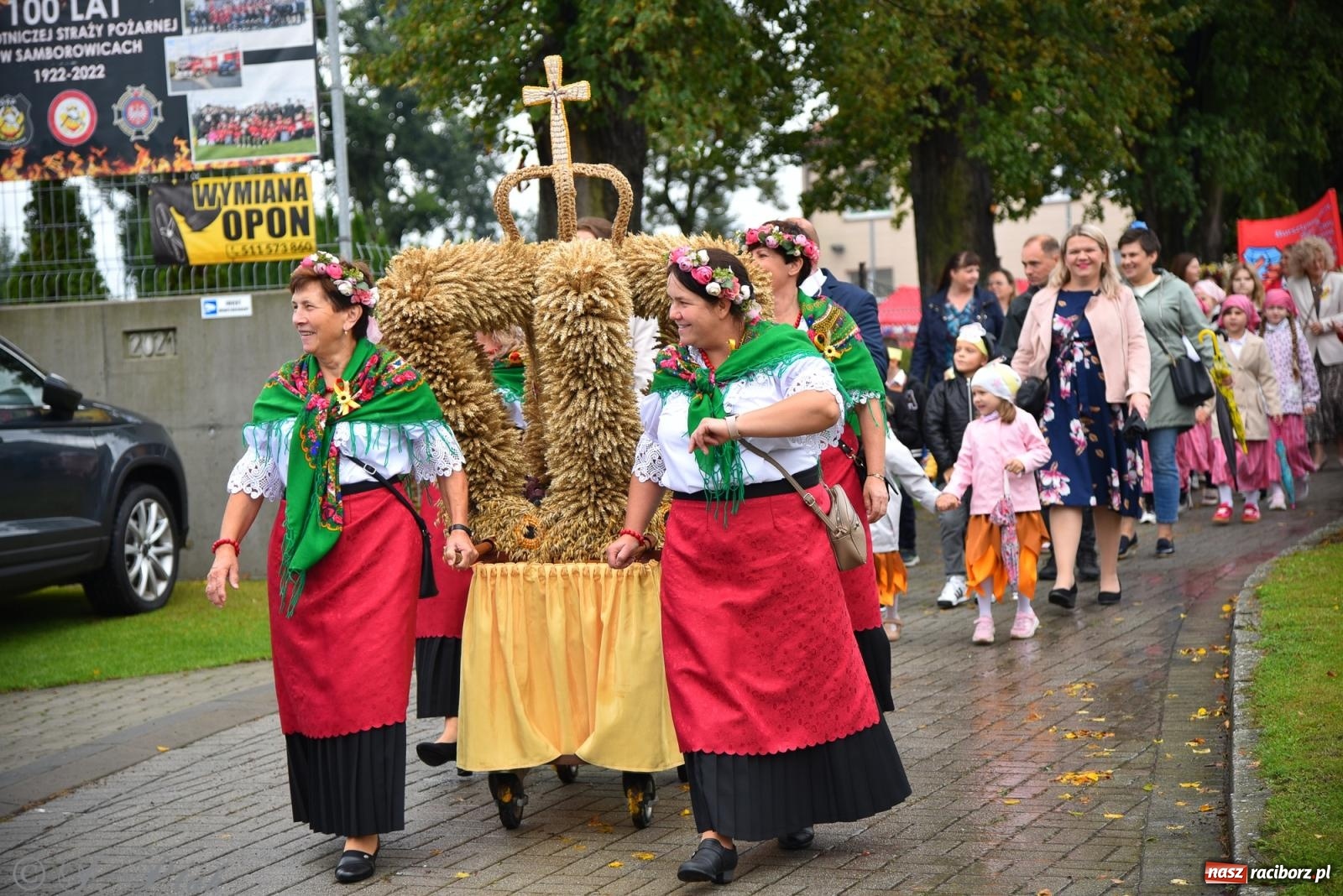 Zdjęcie w galerii na portalu naszraciborz.pl: Samborowice na bursztynowym szlaku. Dożynki 2025 pełne humoru i tradycji [FOTO i WIDEO] wiadomości z regionu