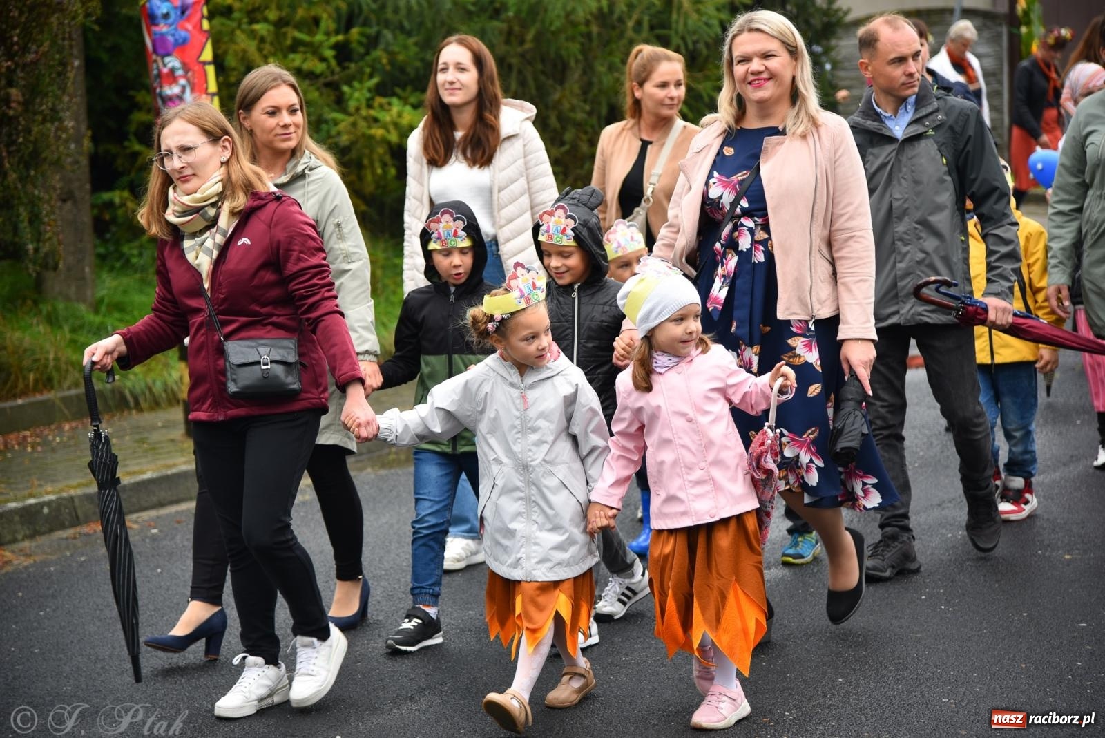 Zdjęcie w galerii na portalu naszraciborz.pl: Samborowice na bursztynowym szlaku. Dożynki 2025 pełne humoru i tradycji [FOTO i WIDEO] wiadomości z regionu