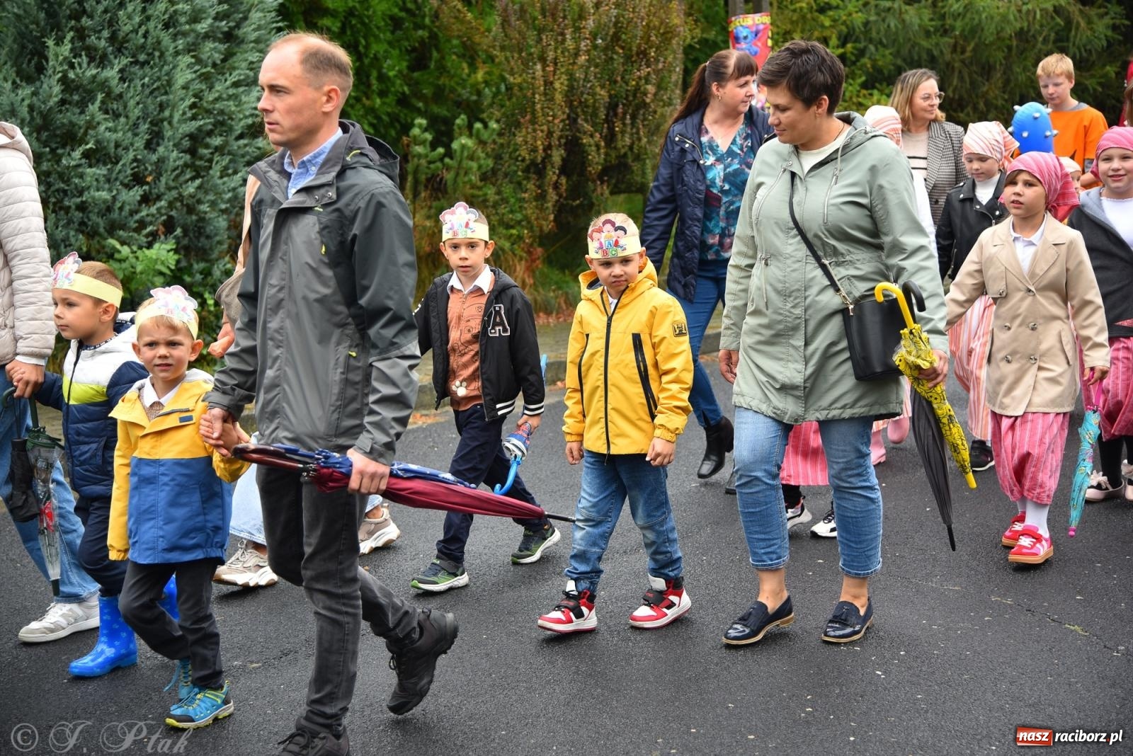 Zdjęcie w galerii na portalu naszraciborz.pl: Samborowice na bursztynowym szlaku. Dożynki 2025 pełne humoru i tradycji [FOTO i WIDEO] wiadomości z regionu
