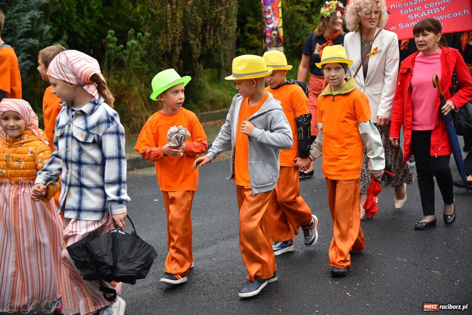 Zdjęcie w galerii na portalu naszraciborz.pl: Samborowice na bursztynowym szlaku. Dożynki 2025 pełne humoru i tradycji [FOTO i WIDEO] wiadomości z regionu