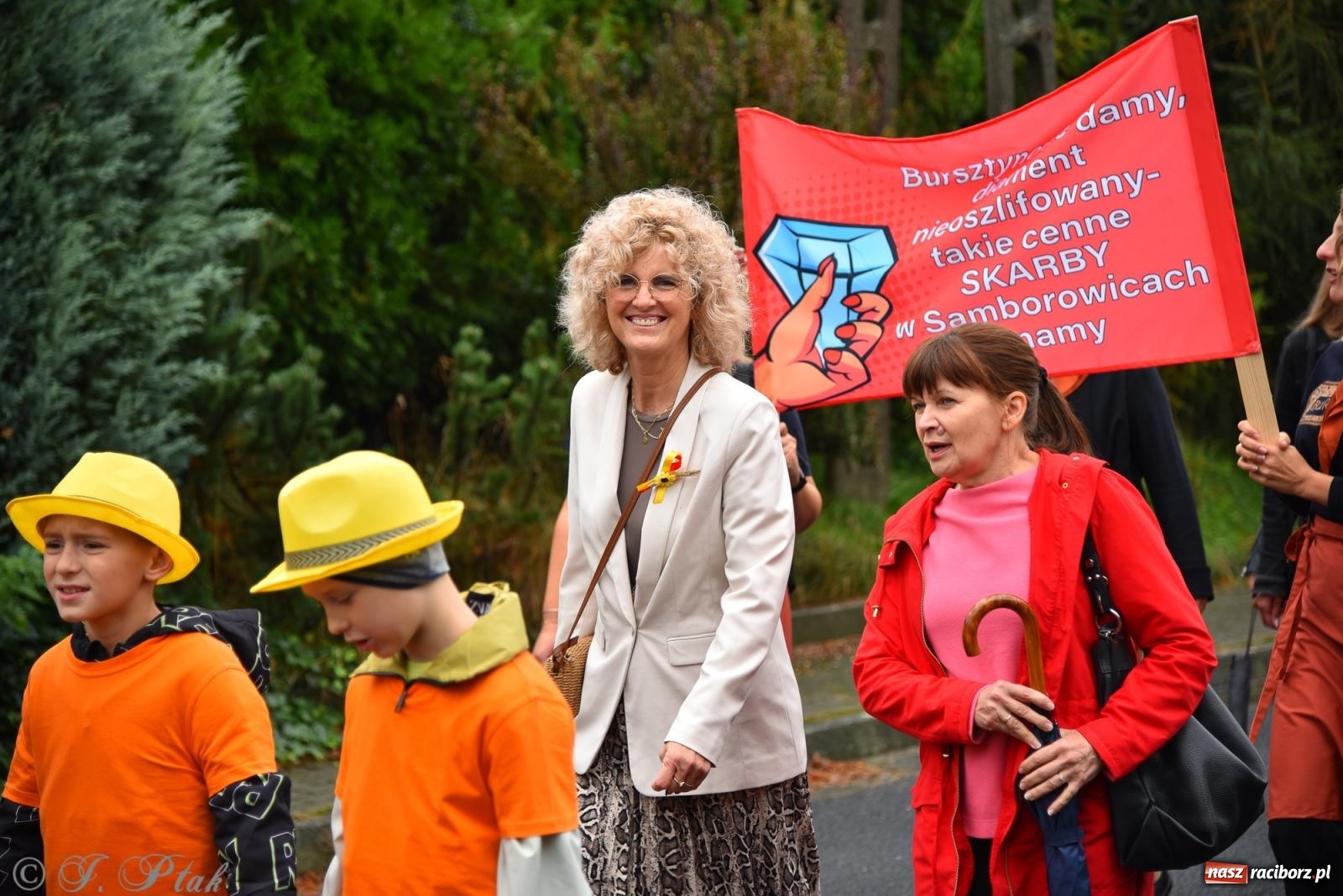 Zdjęcie w galerii na portalu naszraciborz.pl: Samborowice na bursztynowym szlaku. Dożynki 2025 pełne humoru i tradycji [FOTO i WIDEO] wiadomości z regionu