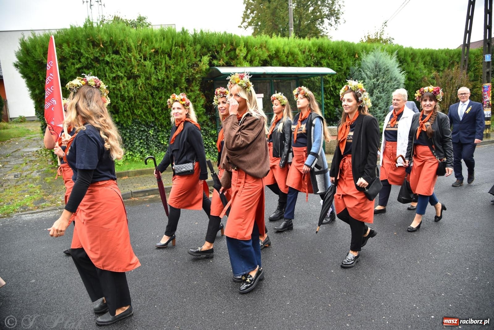 Zdjęcie w galerii na portalu naszraciborz.pl: Samborowice na bursztynowym szlaku. Dożynki 2025 pełne humoru i tradycji [FOTO i WIDEO] wiadomości z regionu