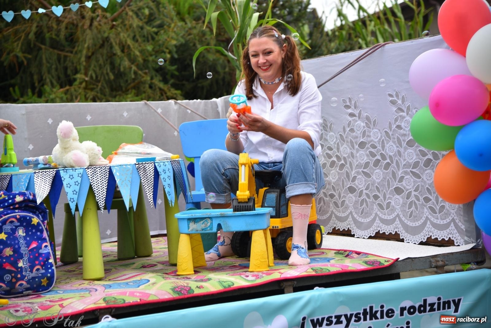 Zdjęcie w galerii na portalu naszraciborz.pl: Samborowice na bursztynowym szlaku. Dożynki 2025 pełne humoru i tradycji [FOTO i WIDEO] wiadomości z regionu