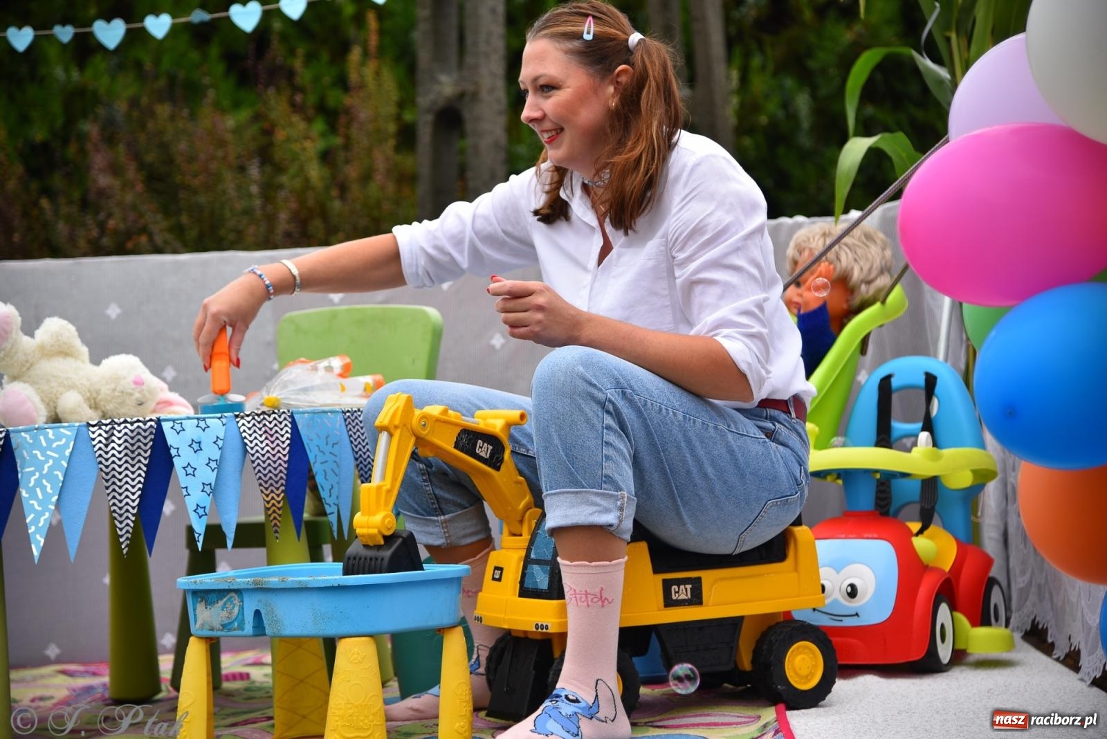 Zdjęcie w galerii na portalu naszraciborz.pl: Samborowice na bursztynowym szlaku. Dożynki 2025 pełne humoru i tradycji [FOTO i WIDEO] wiadomości z regionu