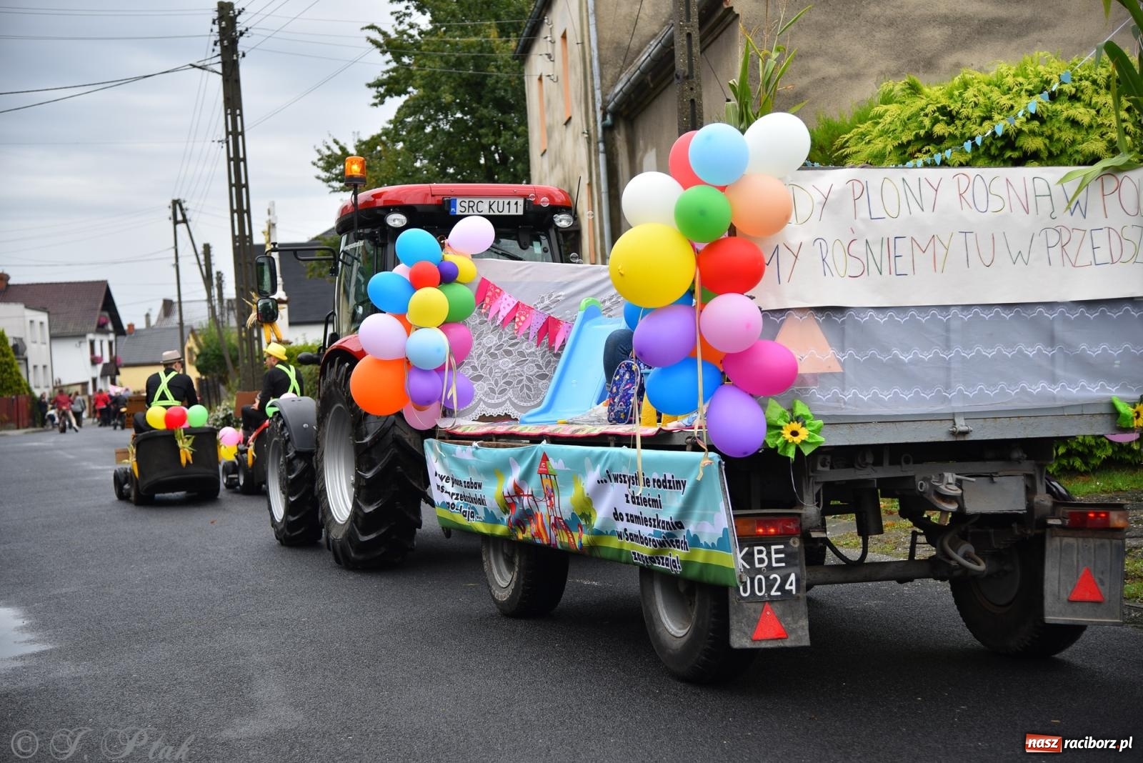 Zdjęcie w galerii na portalu naszraciborz.pl: Samborowice na bursztynowym szlaku. Dożynki 2025 pełne humoru i tradycji [FOTO i WIDEO] wiadomości z regionu