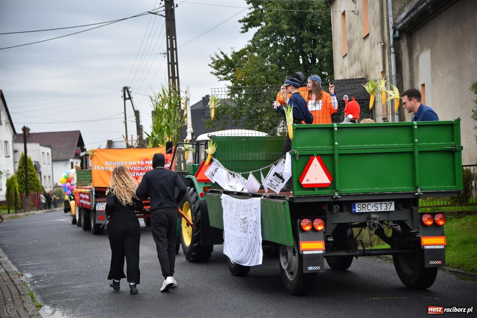 Zdjęcie w galerii na portalu naszraciborz.pl: Samborowice na bursztynowym szlaku. Dożynki 2025 pełne humoru i tradycji [FOTO i WIDEO] wiadomości z regionu