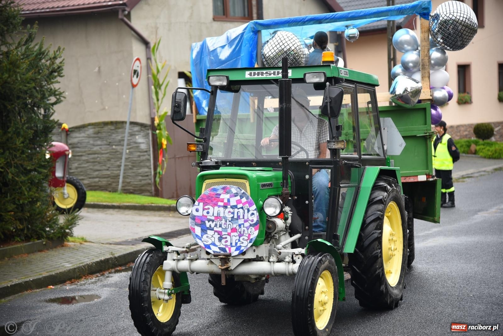 Zdjęcie w galerii na portalu naszraciborz.pl: Samborowice na bursztynowym szlaku. Dożynki 2025 pełne humoru i tradycji [FOTO i WIDEO] wiadomości z regionu