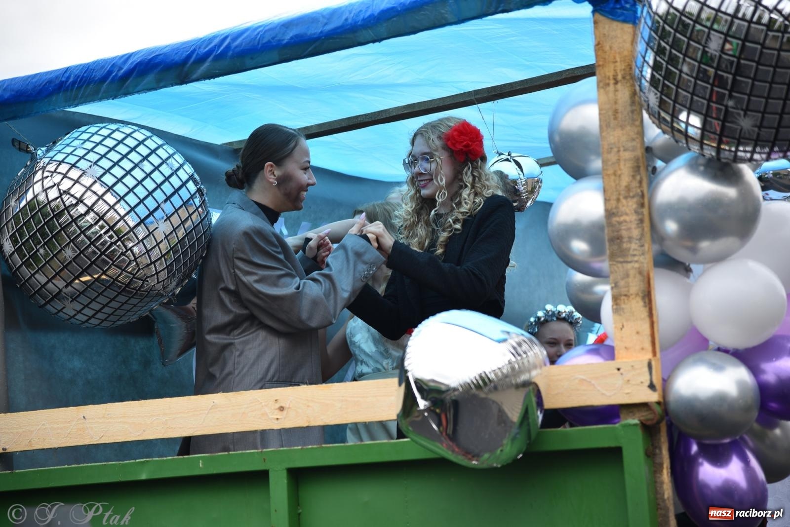 Zdjęcie w galerii na portalu naszraciborz.pl: Samborowice na bursztynowym szlaku. Dożynki 2025 pełne humoru i tradycji [FOTO i WIDEO] wiadomości z regionu