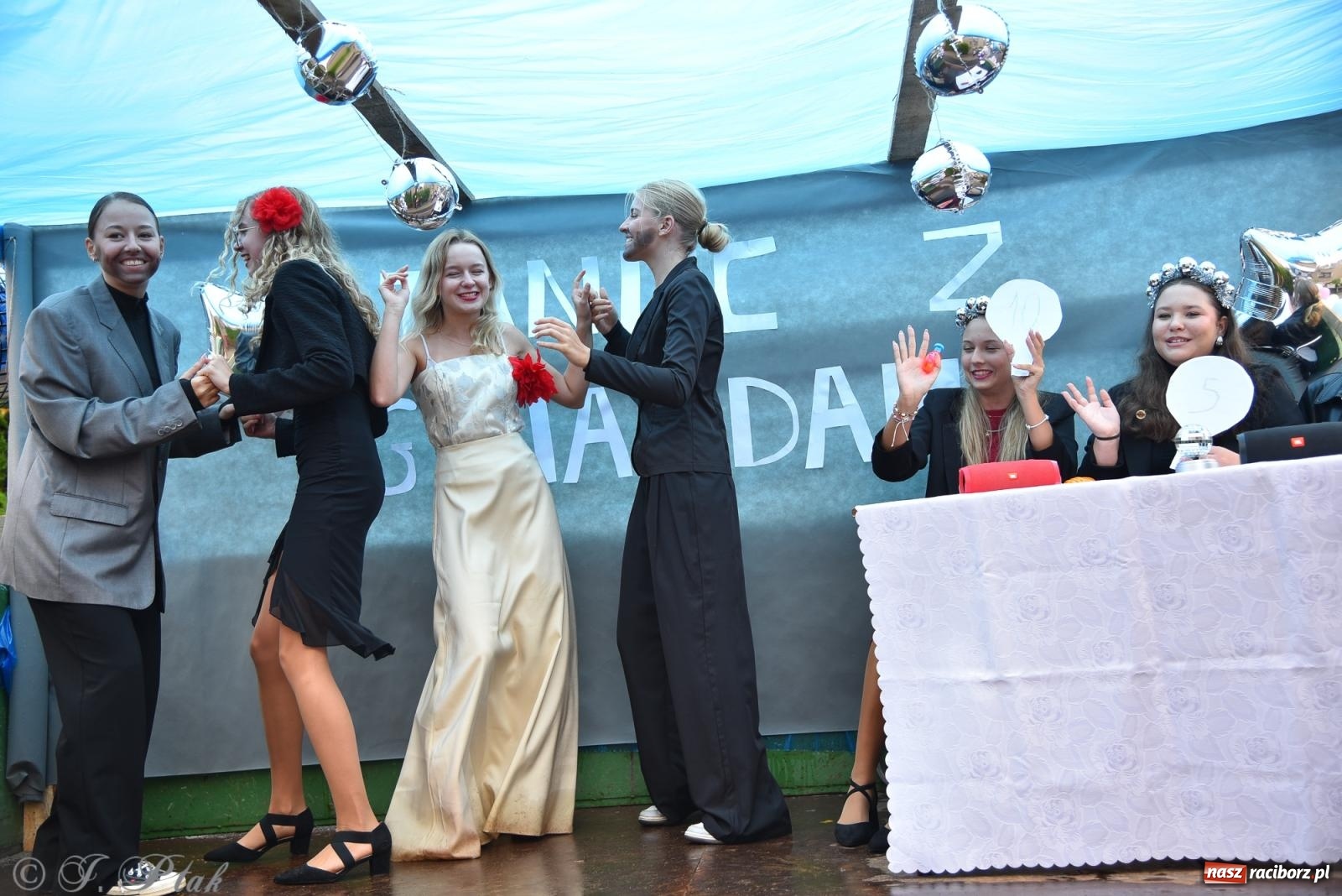 Zdjęcie w galerii na portalu naszraciborz.pl: Samborowice na bursztynowym szlaku. Dożynki 2025 pełne humoru i tradycji [FOTO i WIDEO] wiadomości z regionu