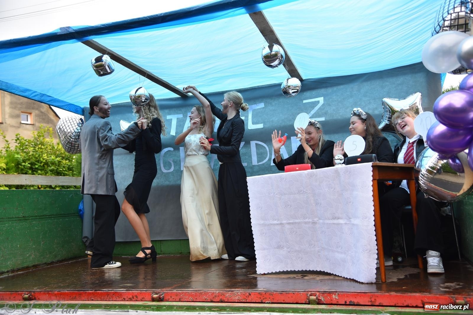 Zdjęcie w galerii na portalu naszraciborz.pl: Samborowice na bursztynowym szlaku. Dożynki 2025 pełne humoru i tradycji [FOTO i WIDEO] wiadomości z regionu