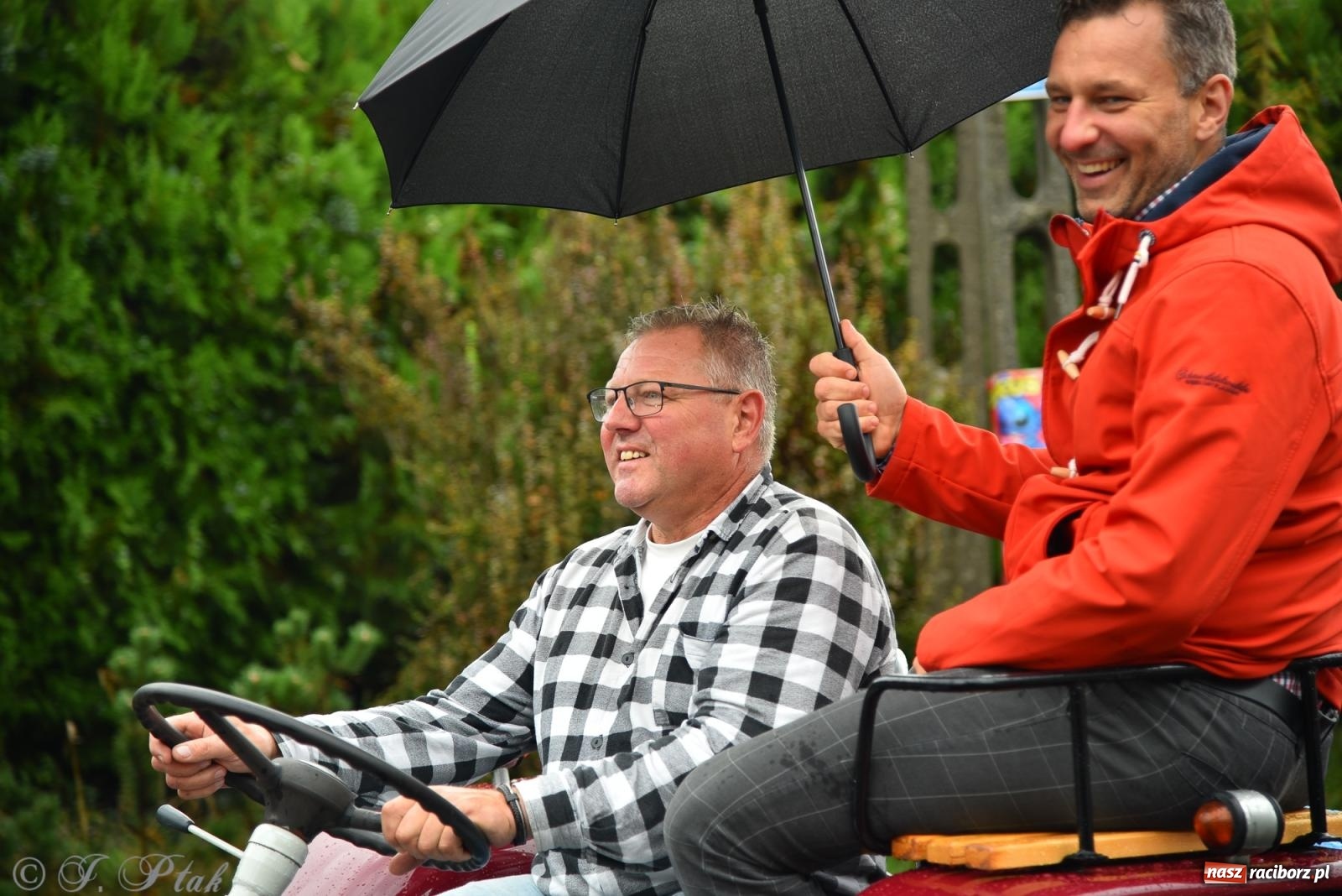 Zdjęcie w galerii na portalu naszraciborz.pl: Samborowice na bursztynowym szlaku. Dożynki 2025 pełne humoru i tradycji [FOTO i WIDEO] wiadomości z regionu