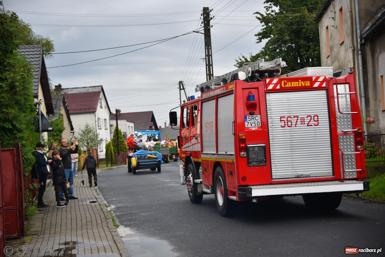 Zdjęcie w galerii na portalu naszraciborz.pl: Samborowice na bursztynowym szlaku. Dożynki 2025 pełne humoru i tradycji [FOTO i WIDEO] wiadomości z regionu
