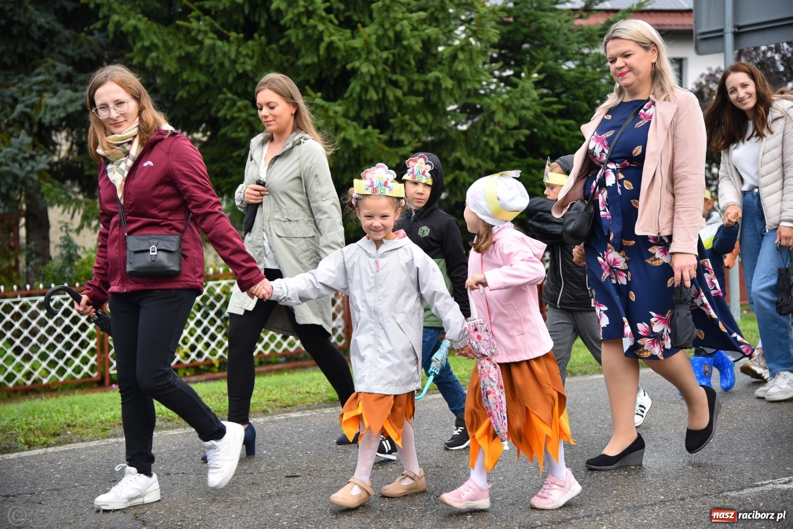 Zdjęcie w galerii na portalu naszraciborz.pl: Samborowice na bursztynowym szlaku. Dożynki 2025 pełne humoru i tradycji [FOTO i WIDEO] wiadomości z regionu