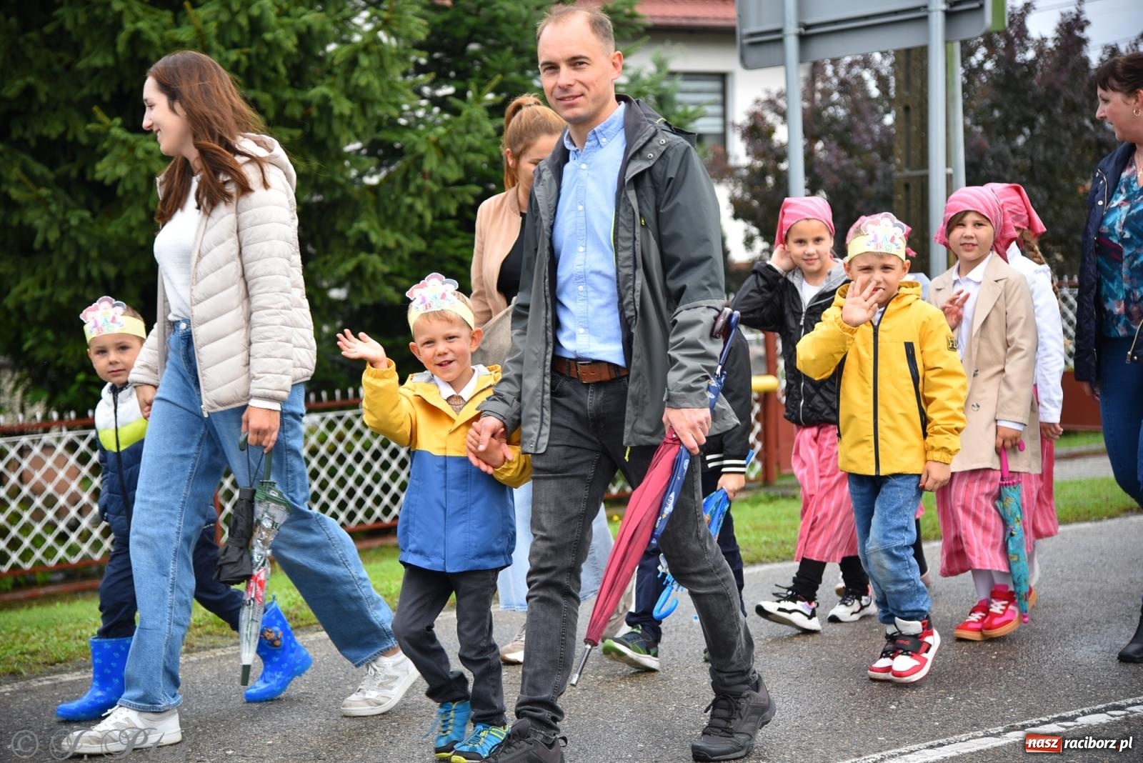 Zdjęcie w galerii na portalu naszraciborz.pl: Samborowice na bursztynowym szlaku. Dożynki 2025 pełne humoru i tradycji [FOTO i WIDEO] wiadomości z regionu