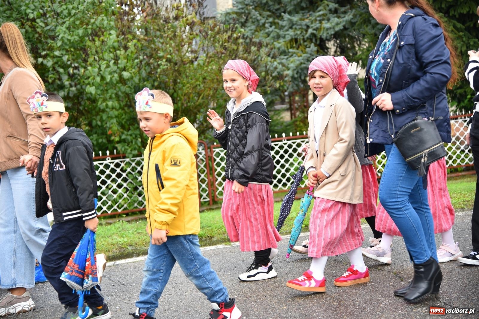 Zdjęcie w galerii na portalu naszraciborz.pl: Samborowice na bursztynowym szlaku. Dożynki 2025 pełne humoru i tradycji [FOTO i WIDEO] wiadomości z regionu