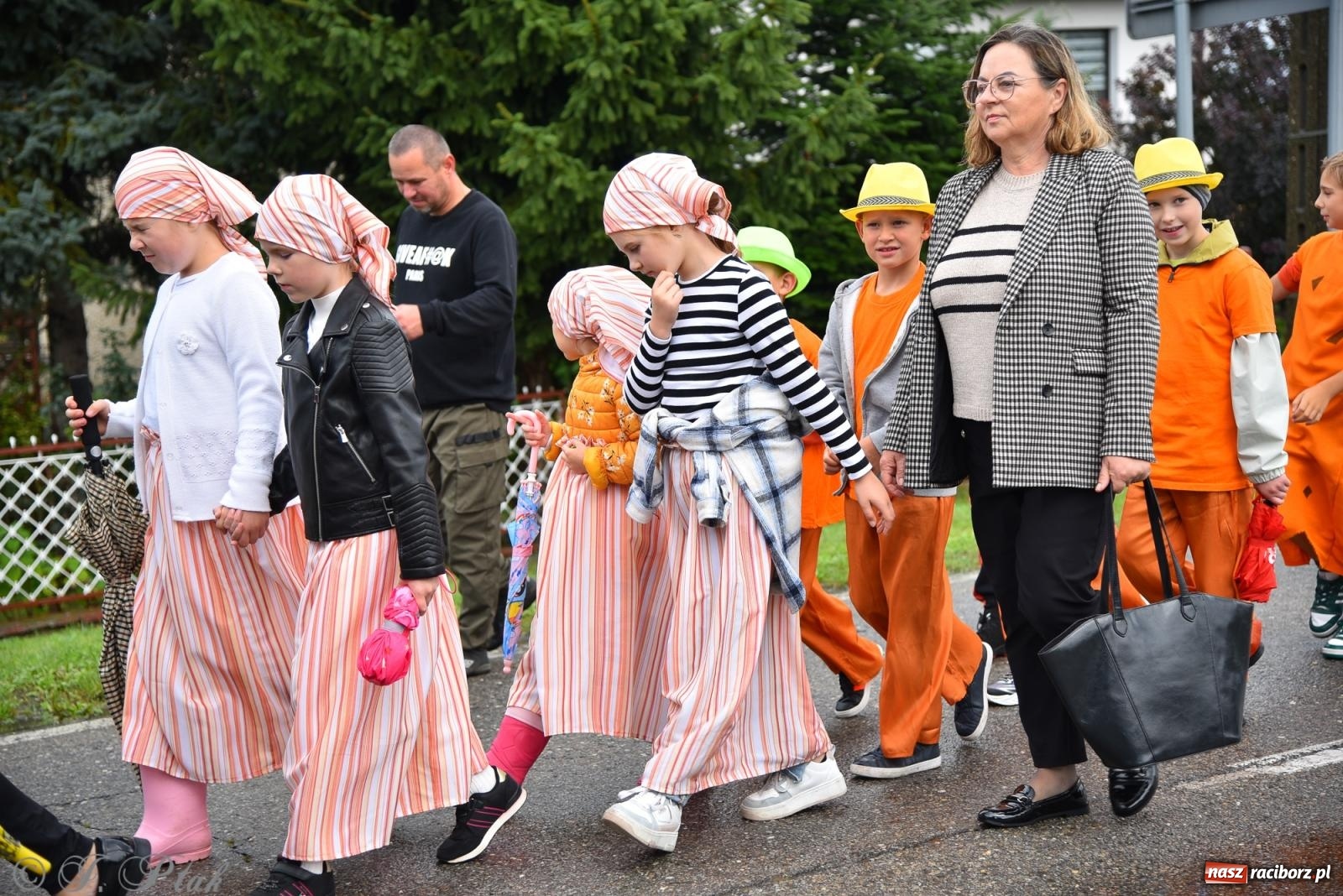 Zdjęcie w galerii na portalu naszraciborz.pl: Samborowice na bursztynowym szlaku. Dożynki 2025 pełne humoru i tradycji [FOTO i WIDEO] wiadomości z regionu