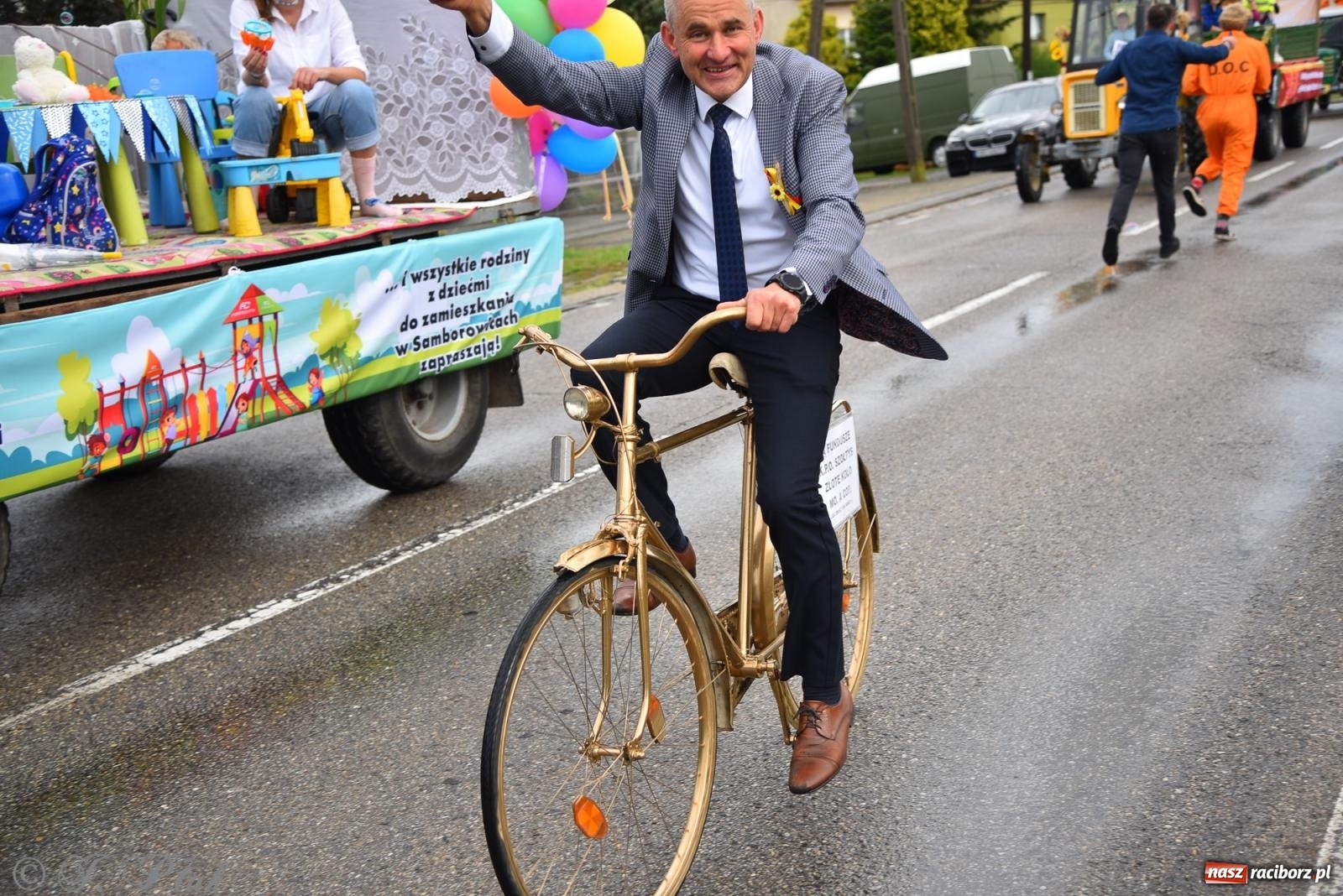 Zdjęcie w galerii na portalu naszraciborz.pl: Samborowice na bursztynowym szlaku. Dożynki 2025 pełne humoru i tradycji [FOTO i WIDEO] wiadomości z regionu