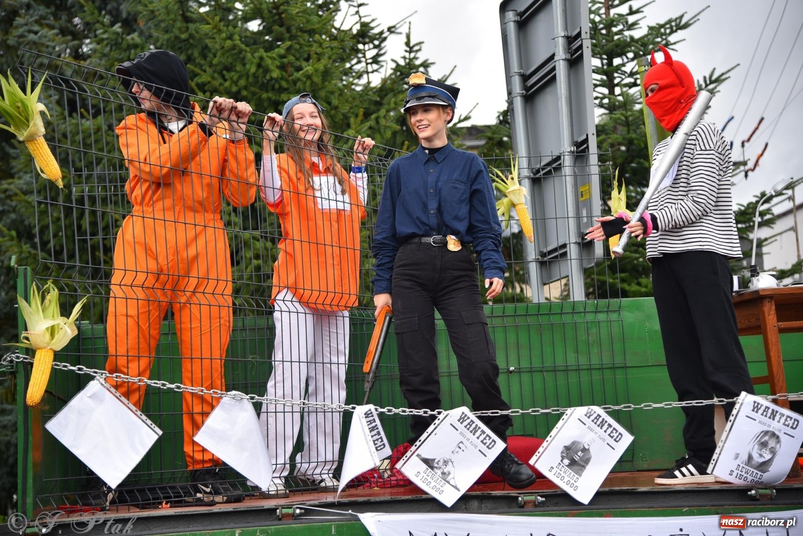 Zdjęcie w galerii na portalu naszraciborz.pl: Samborowice na bursztynowym szlaku. Dożynki 2025 pełne humoru i tradycji [FOTO i WIDEO] wiadomości z regionu