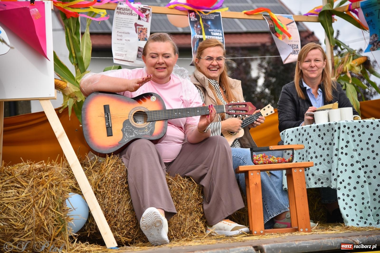 Zdjęcie w galerii na portalu naszraciborz.pl: Samborowice na bursztynowym szlaku. Dożynki 2025 pełne humoru i tradycji [FOTO i WIDEO] wiadomości z regionu